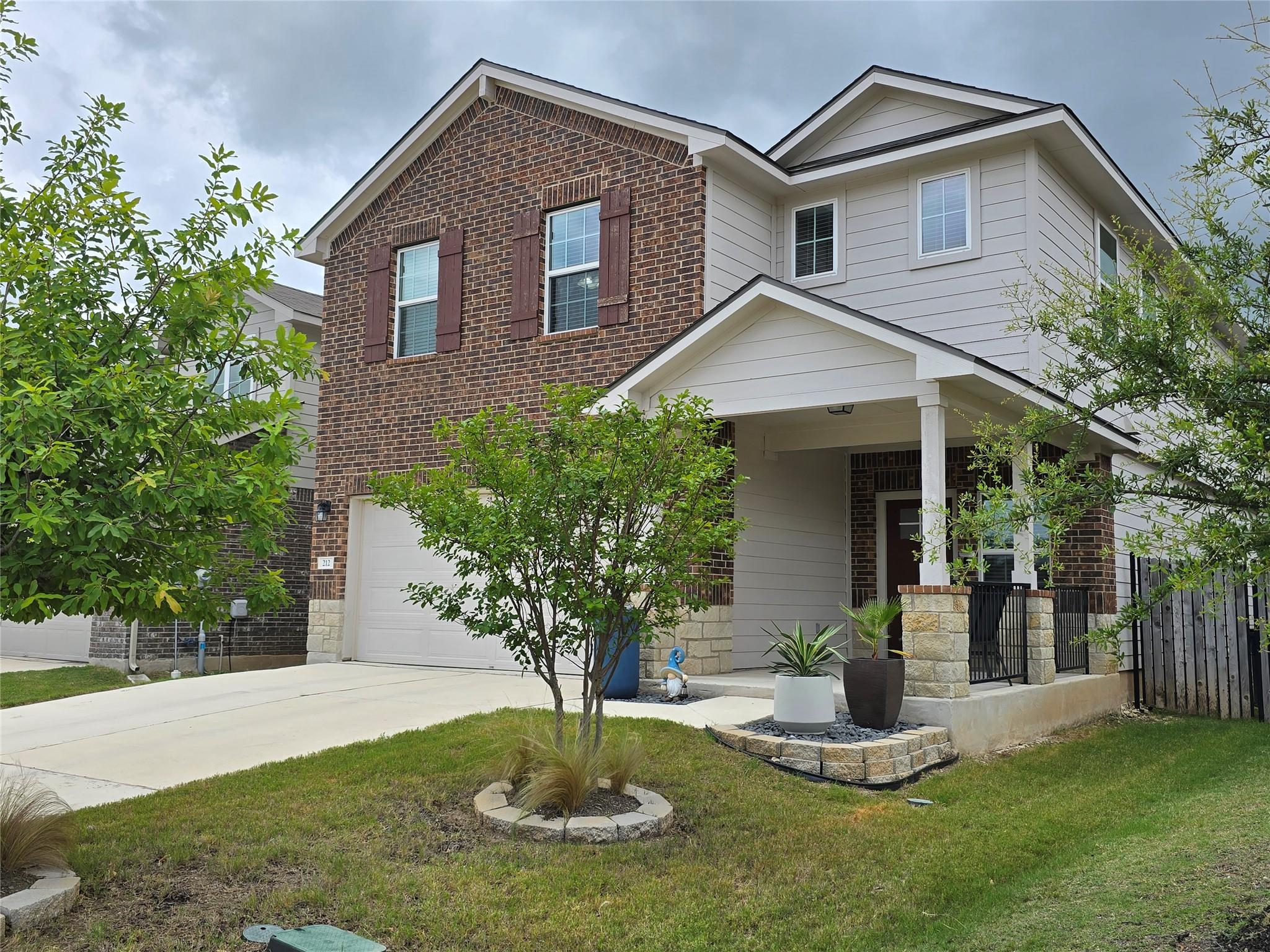 212 Yoakum St Property Photo 2