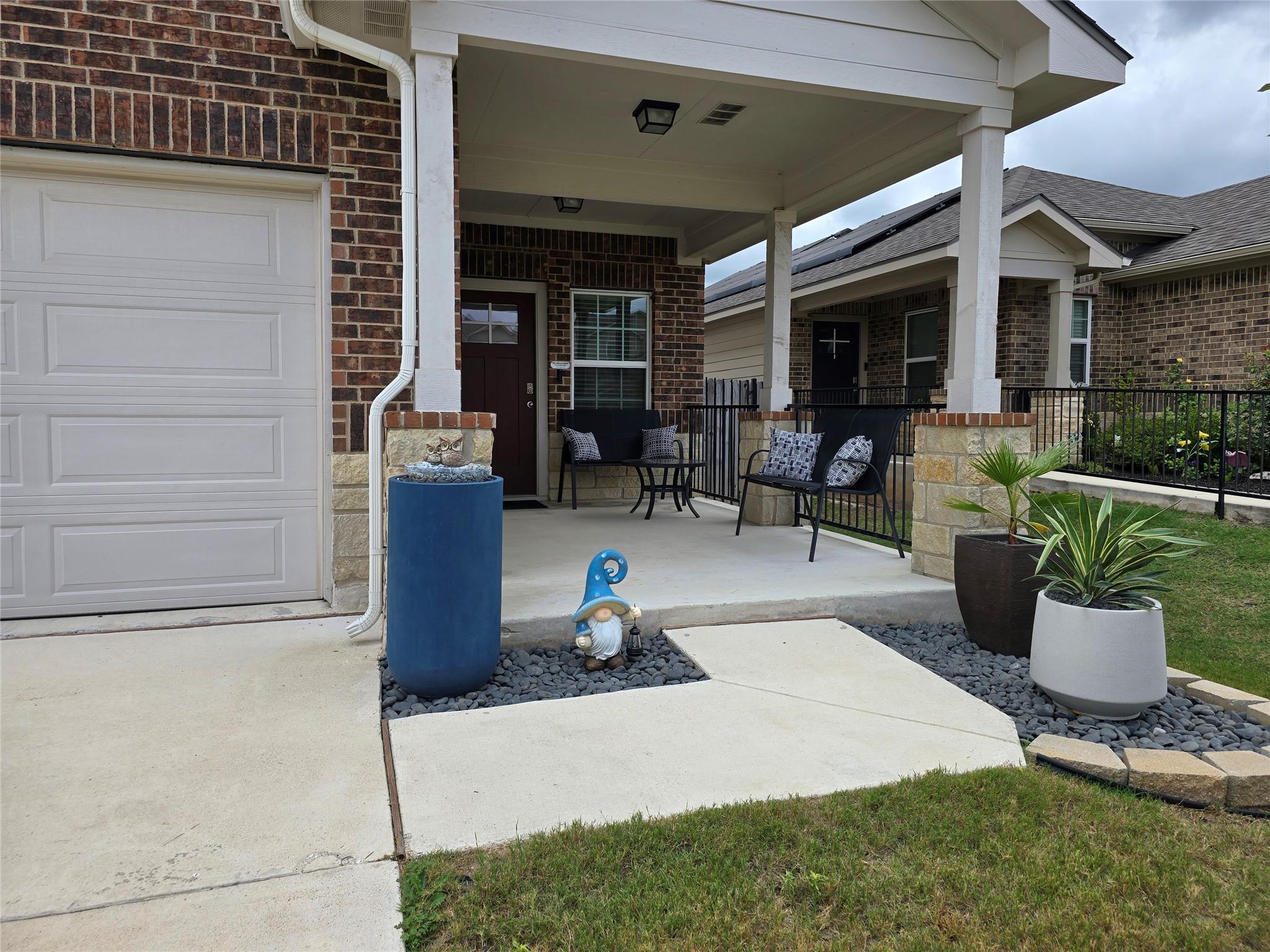 212 Yoakum St Property Photo 3