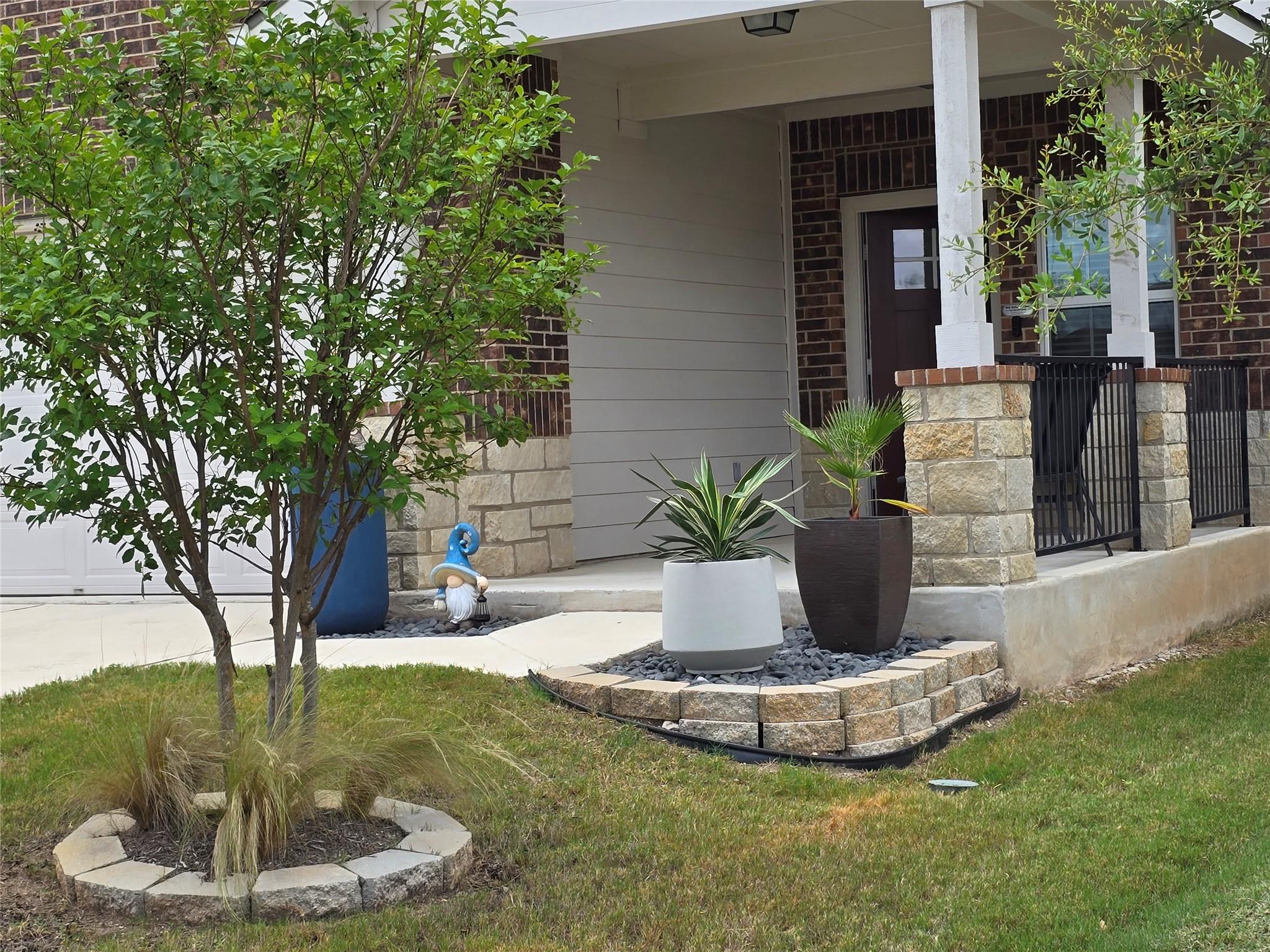 212 Yoakum St Property Photo 4