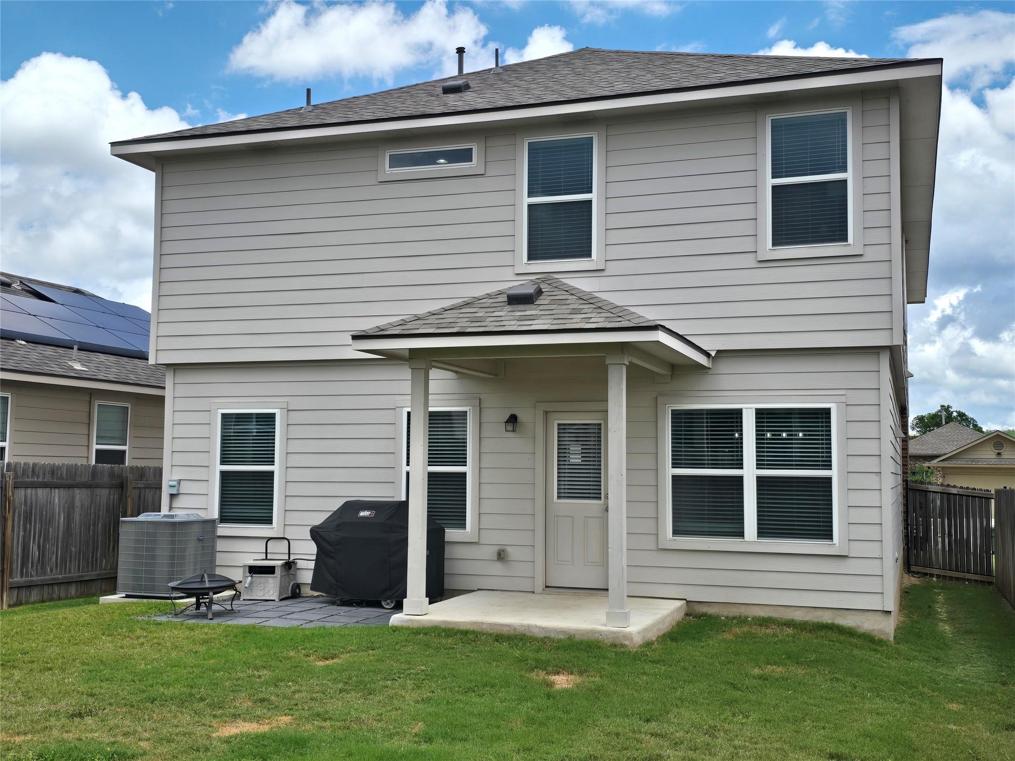 212 Yoakum St Property Photo 5