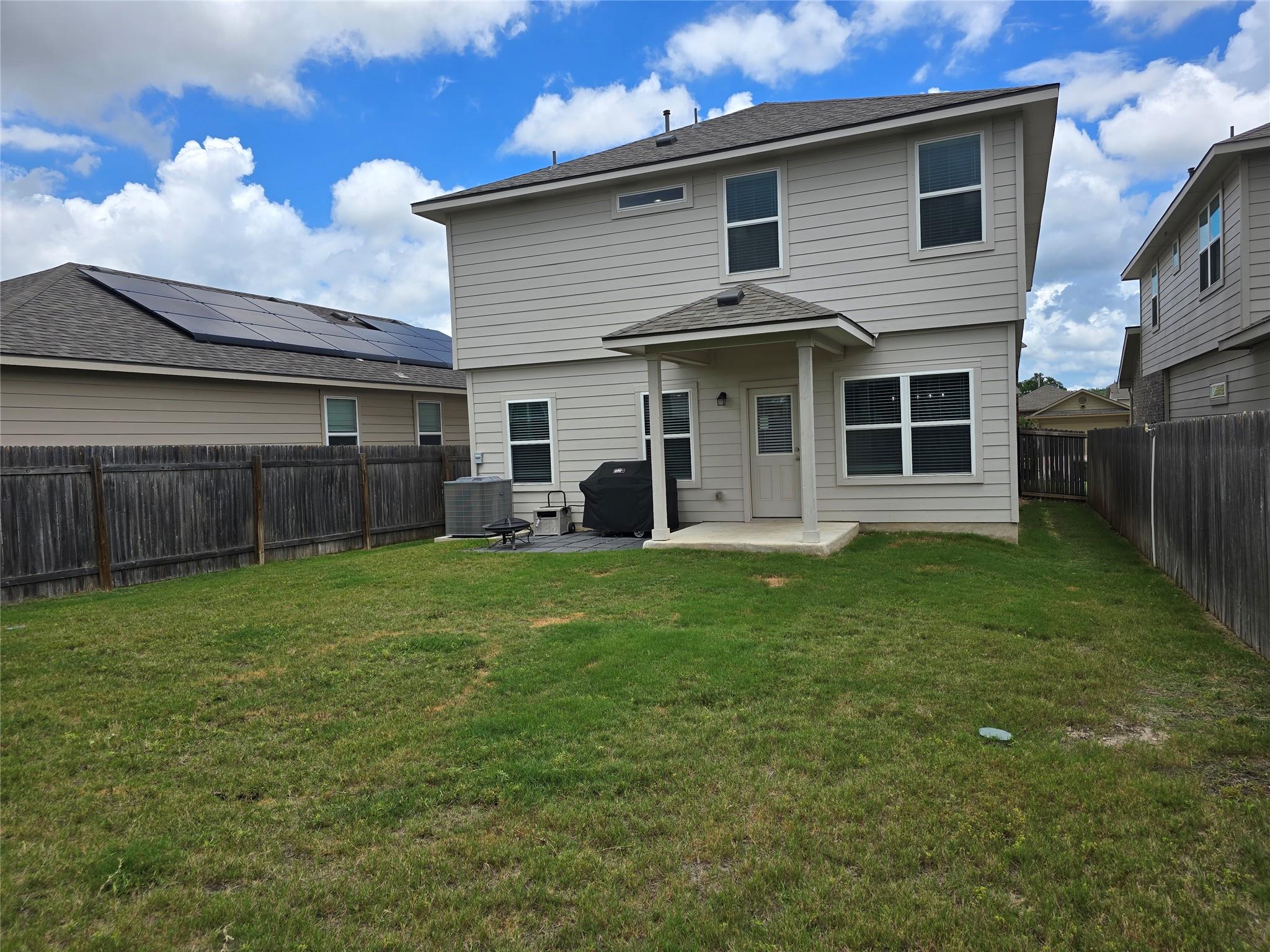 212 Yoakum St Property Photo 6
