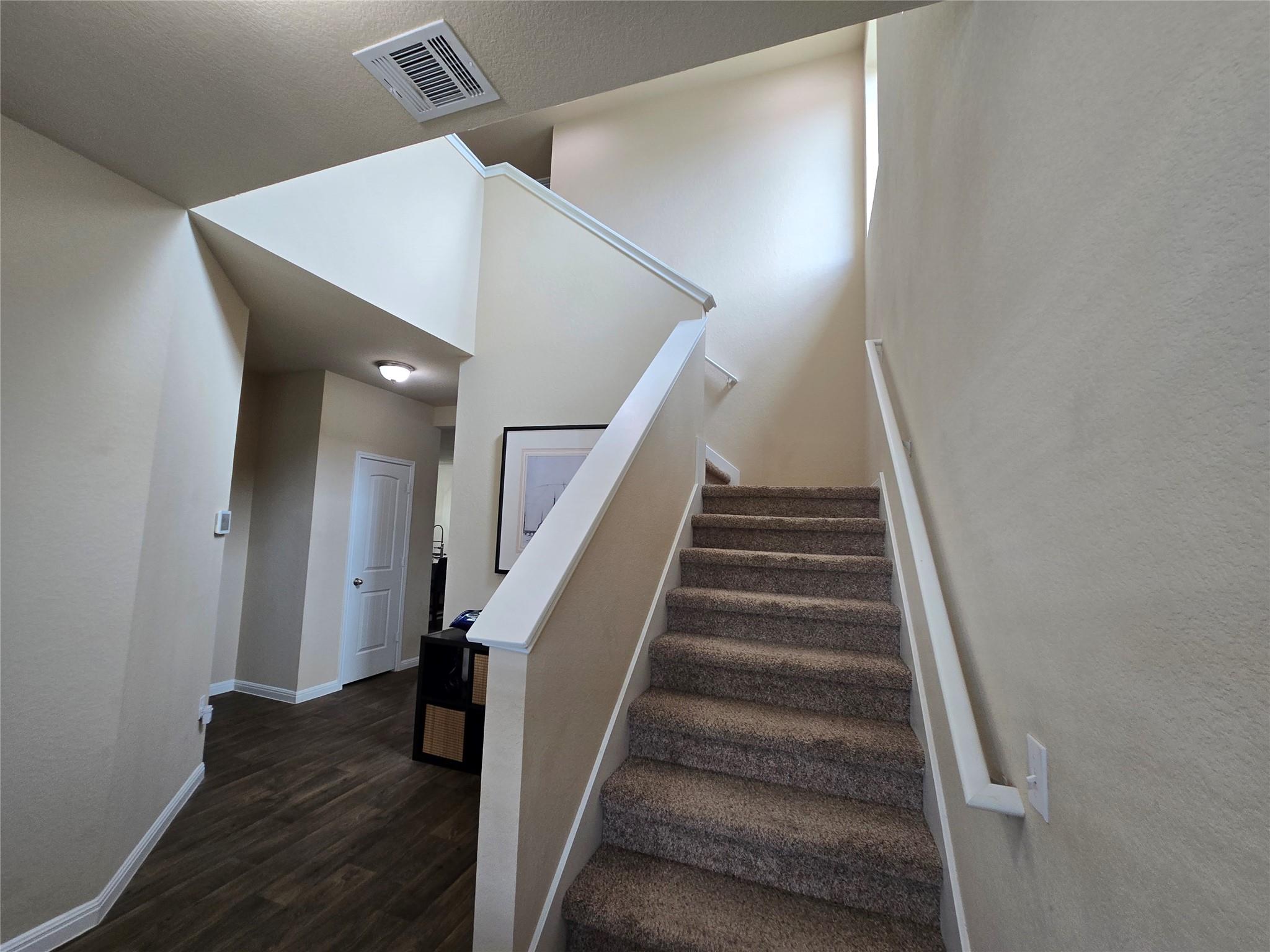 212 Yoakum St Property Photo 9