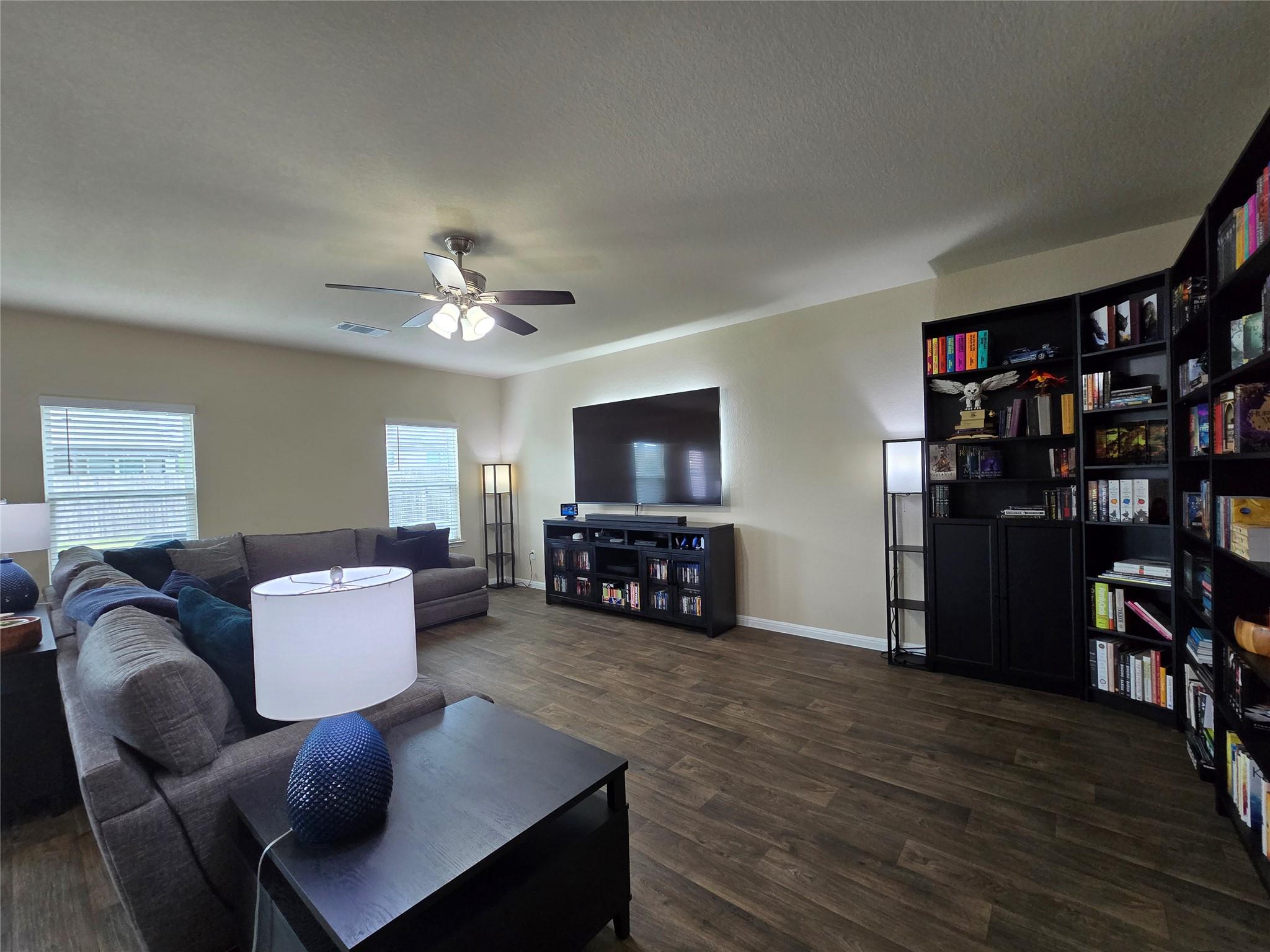 212 Yoakum St Property Photo 12