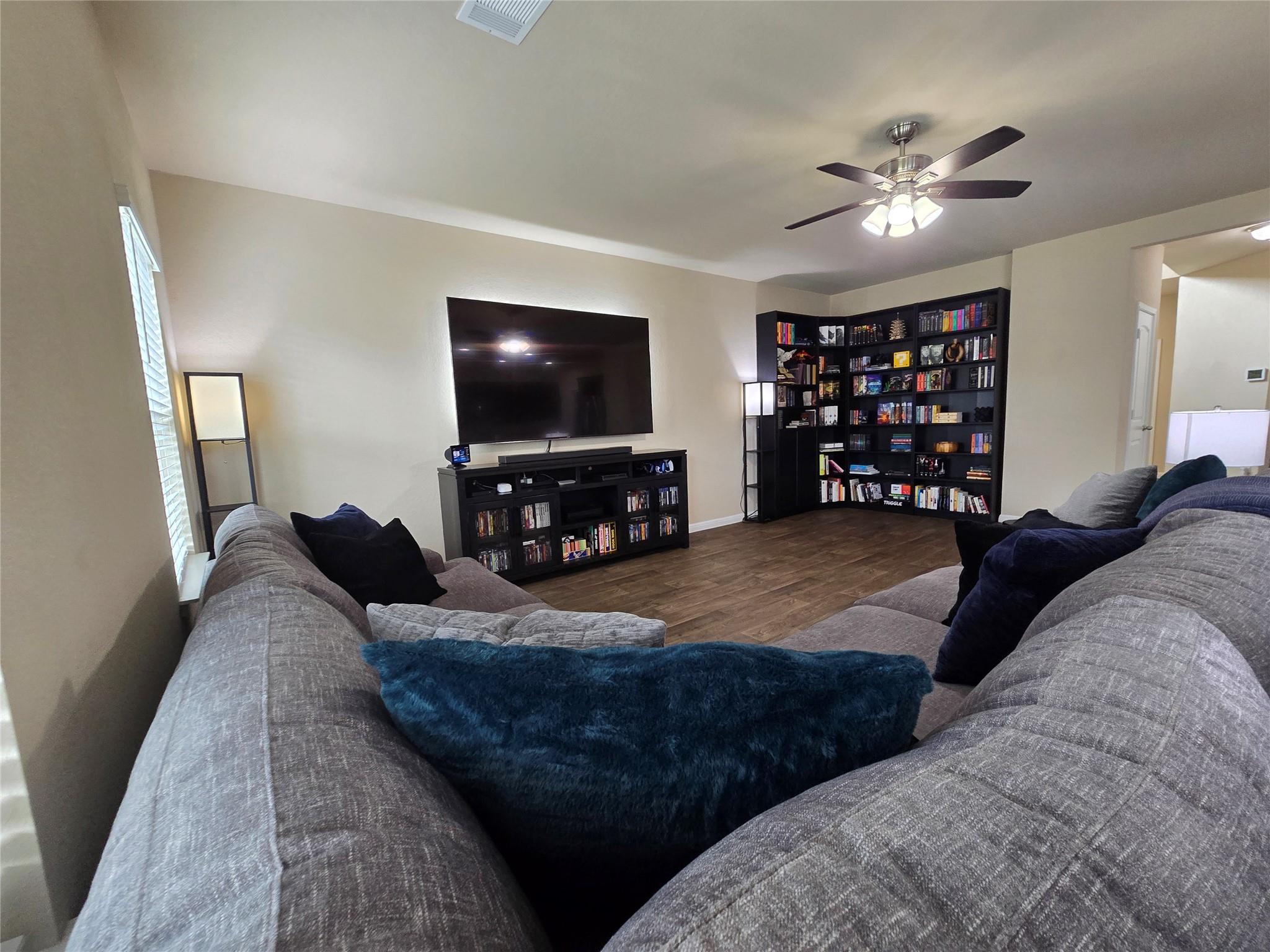 212 Yoakum St Property Photo 13