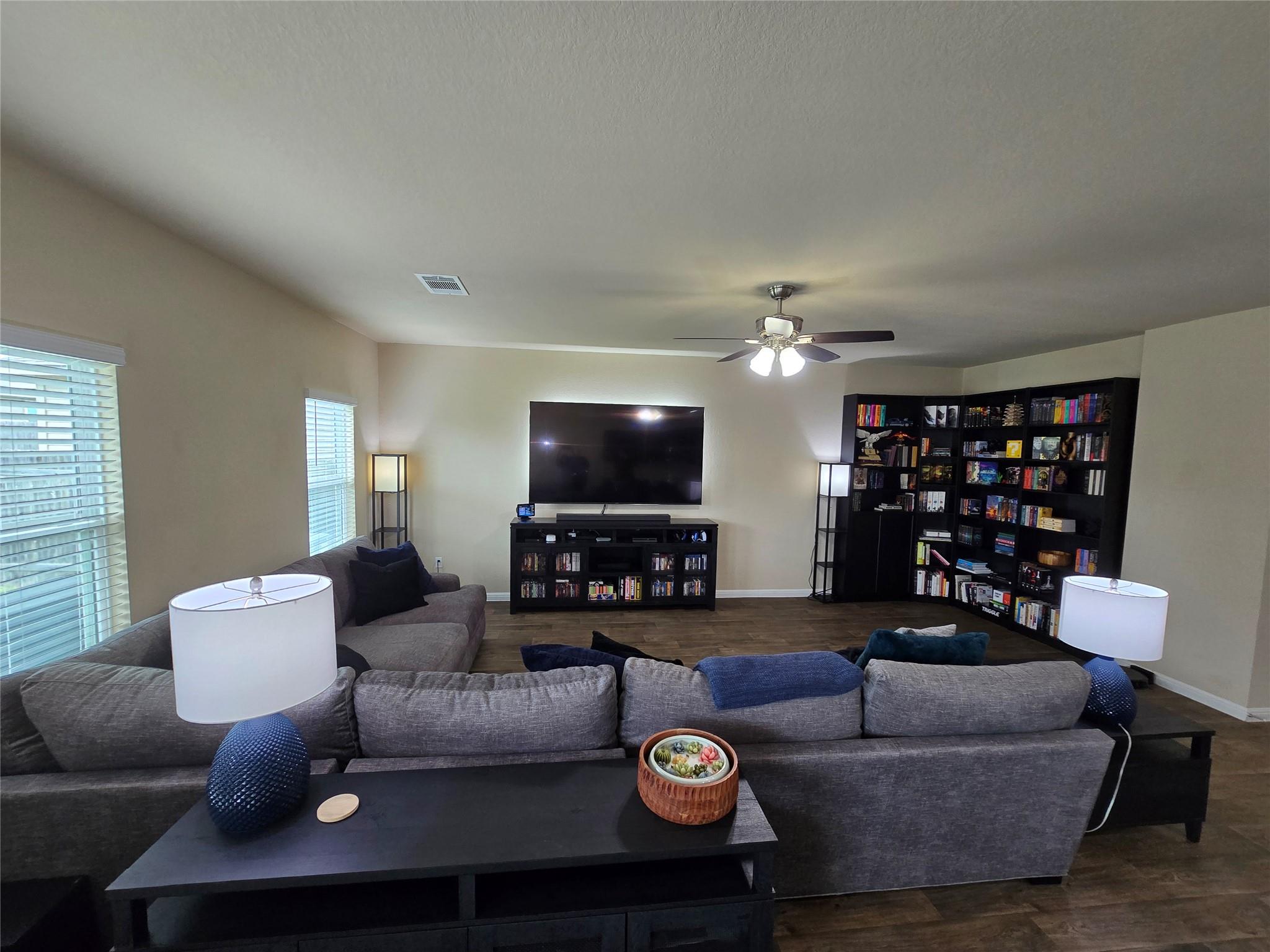 212 Yoakum St Property Photo 14