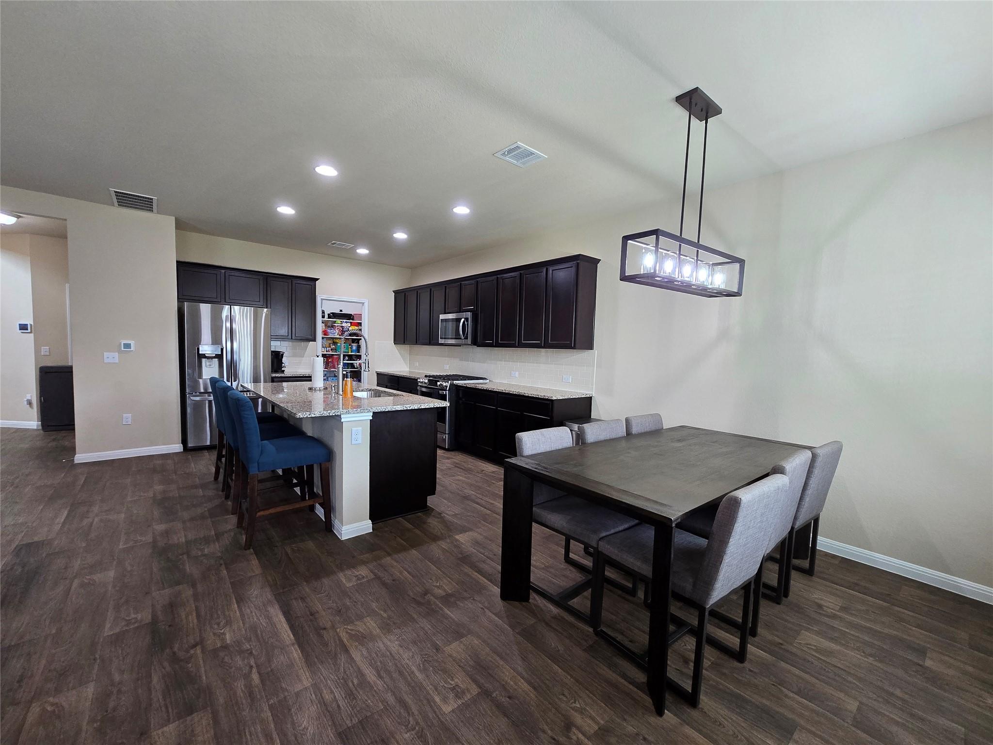 212 Yoakum St Property Photo 15