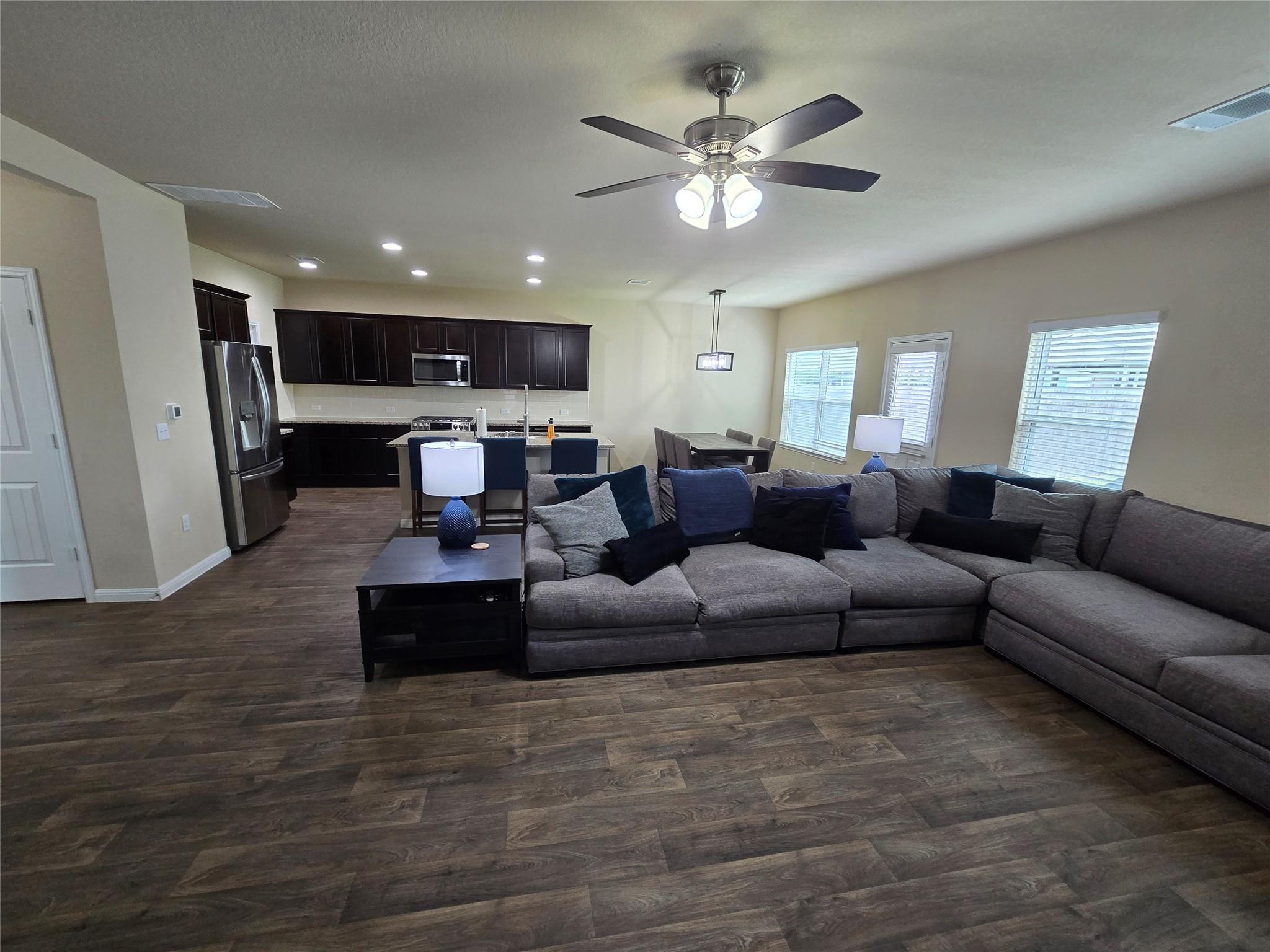 212 Yoakum St Property Photo 16