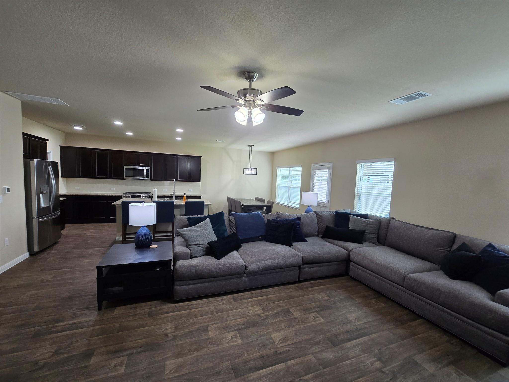 212 Yoakum St Property Photo 17