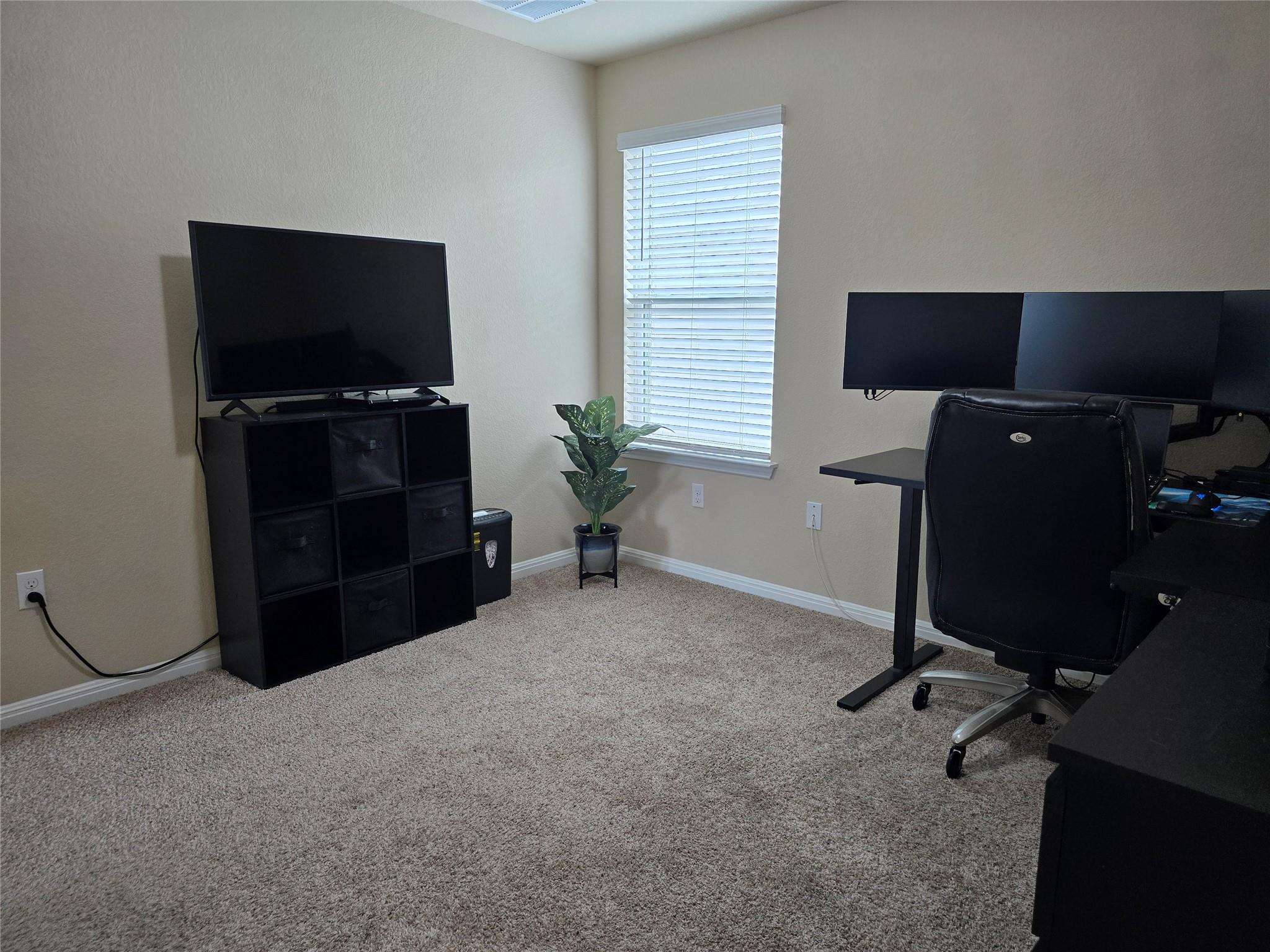 212 Yoakum St Property Photo 33