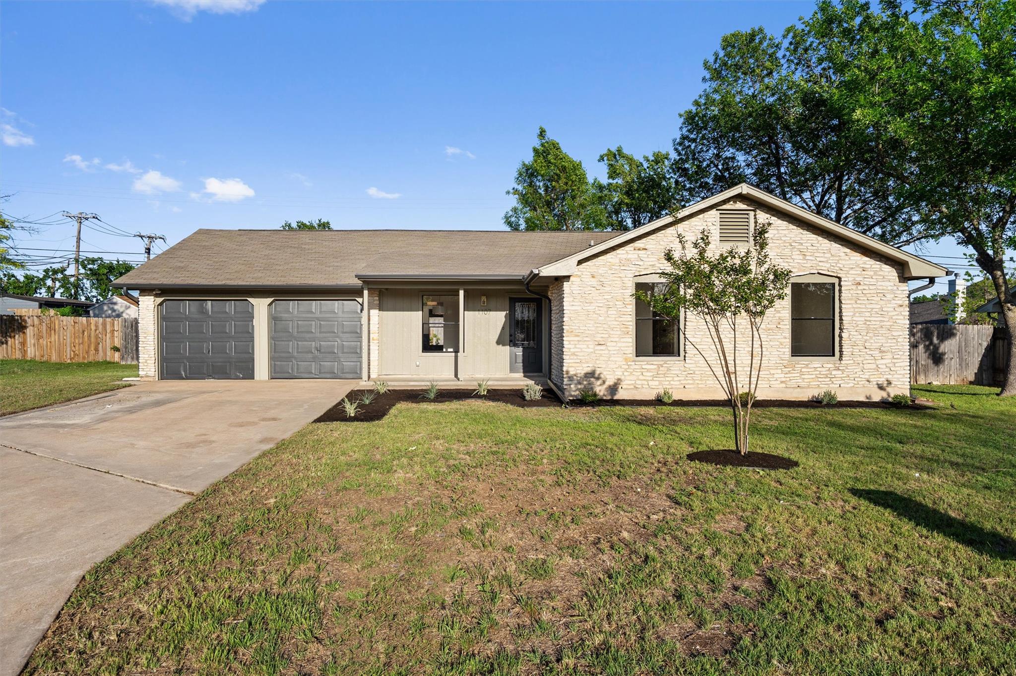 1107 Willowwick Cir Property Photo 1