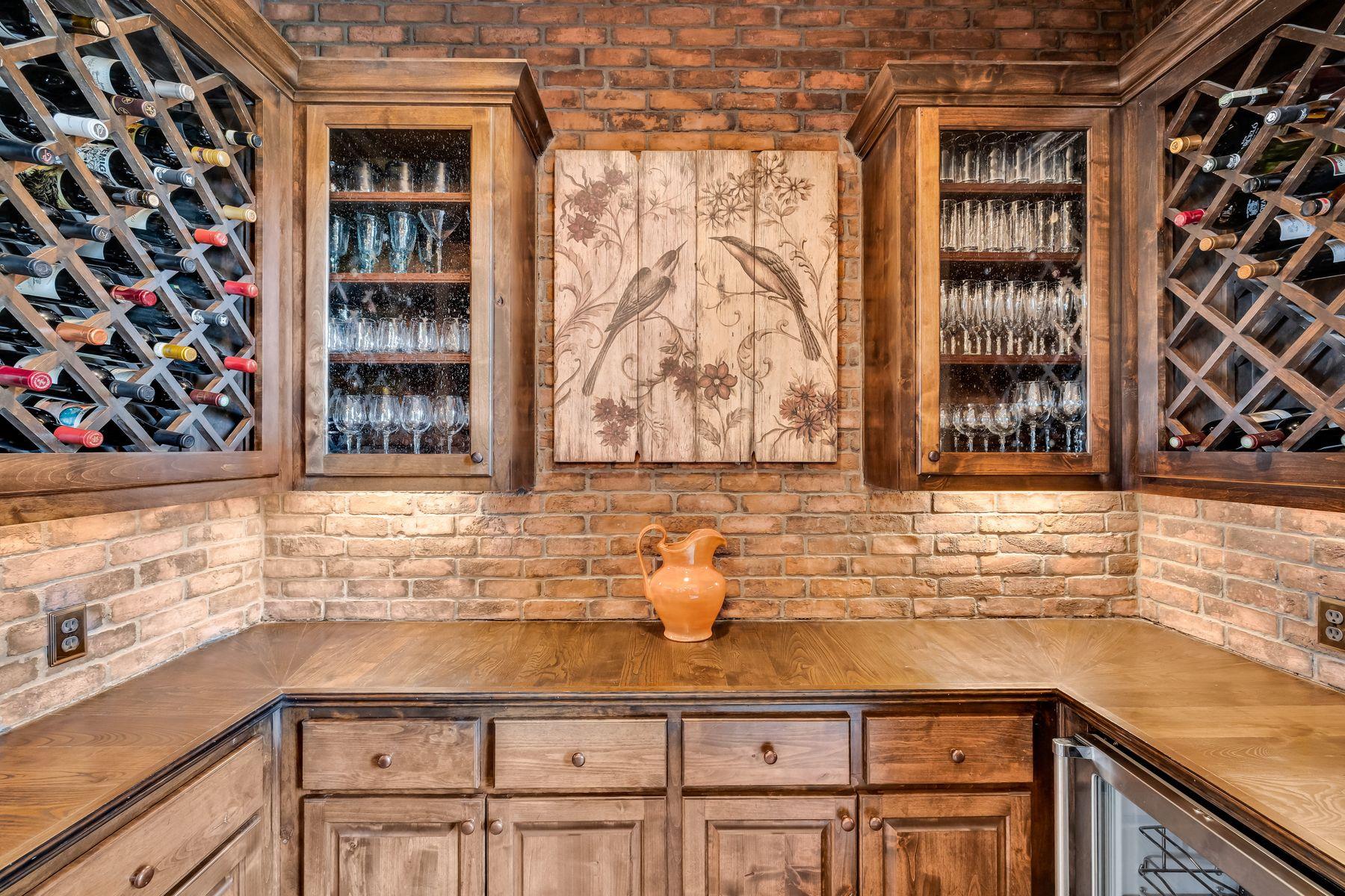 1710 Mount Larson Rd Property Photo 7