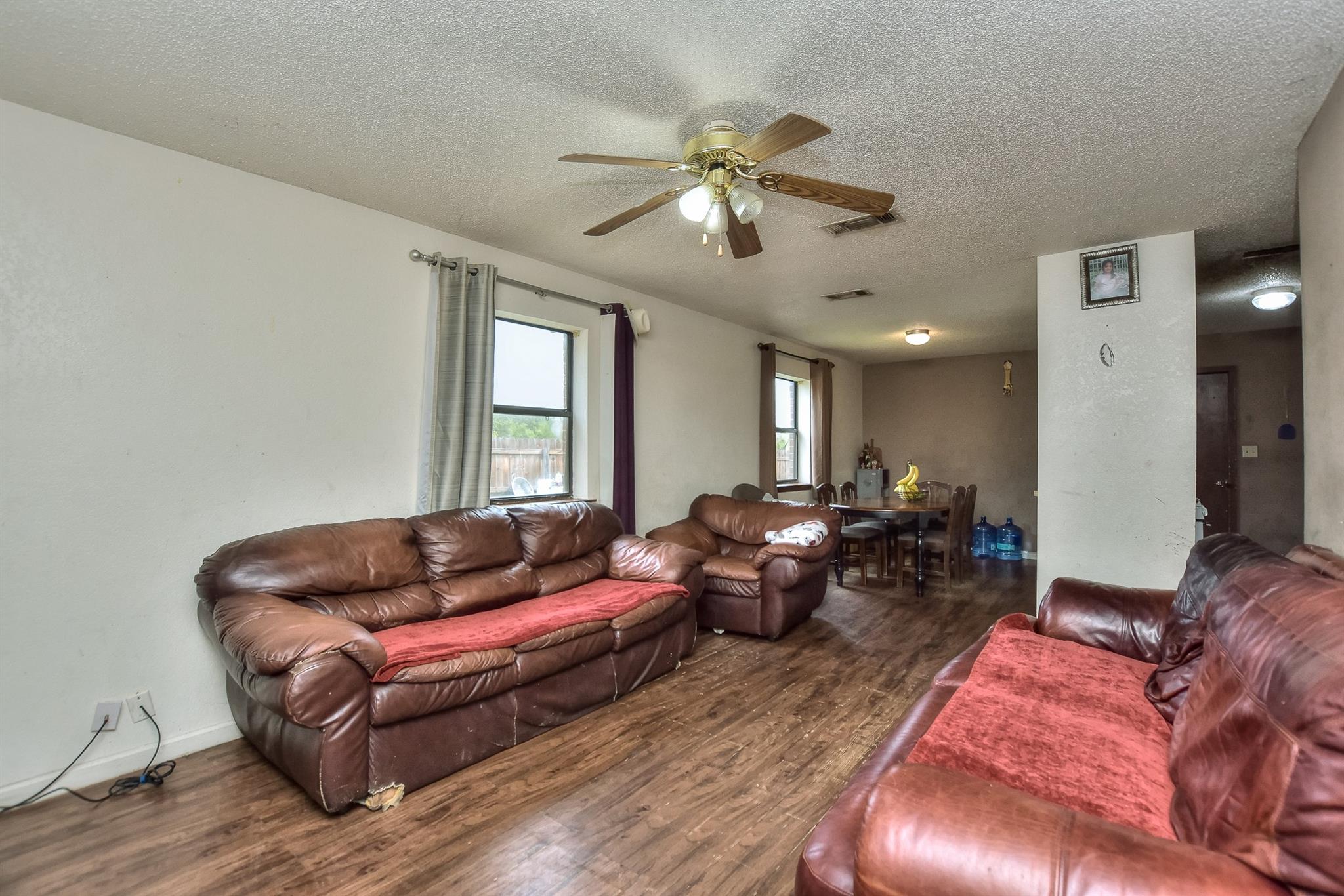 1204 Southwalk St Property Photo 6