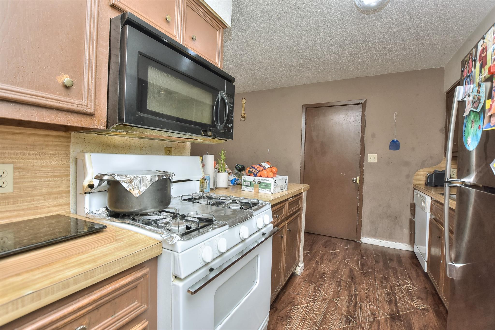 1204 Southwalk St Property Photo 10