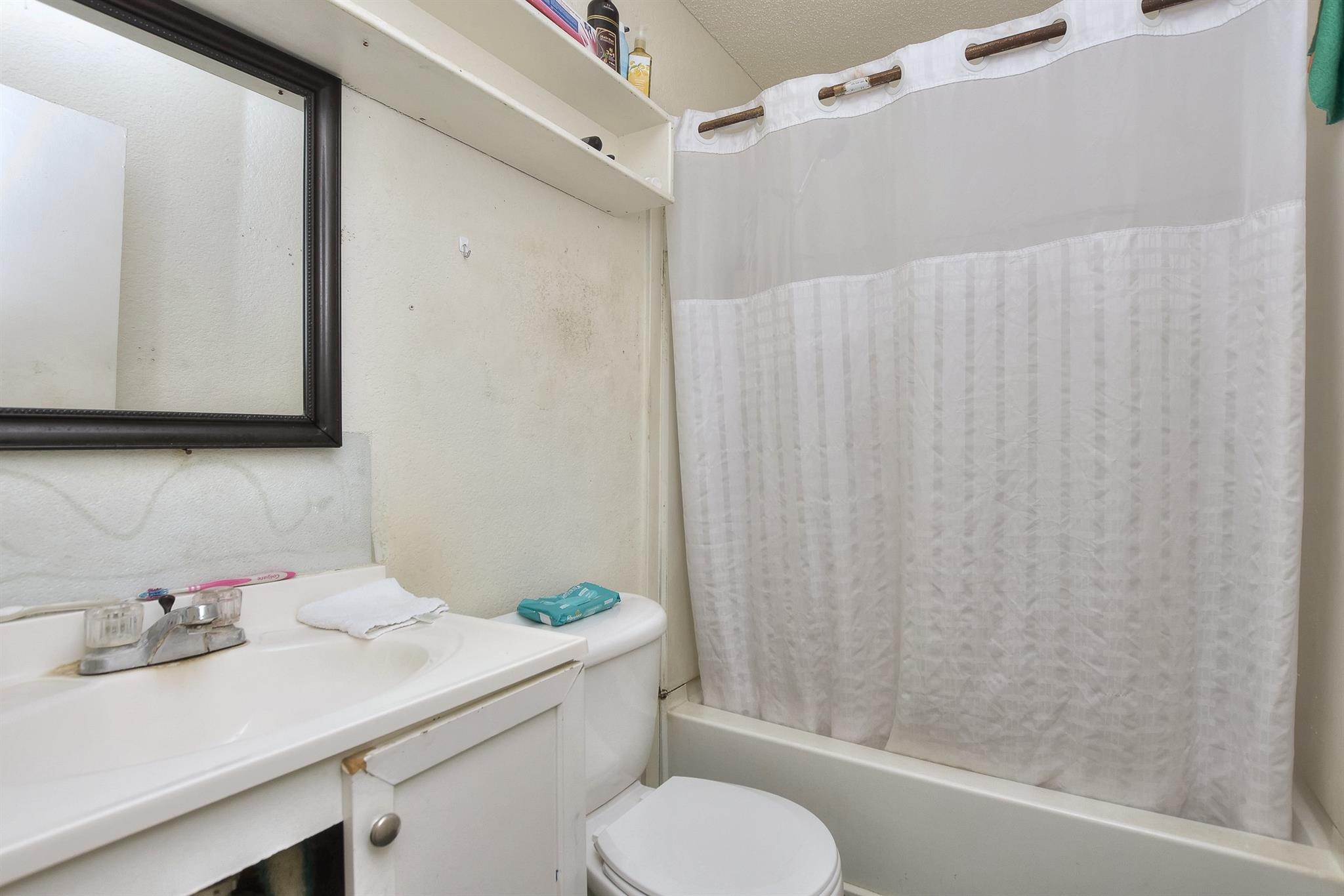 1204 Southwalk St Property Photo 15