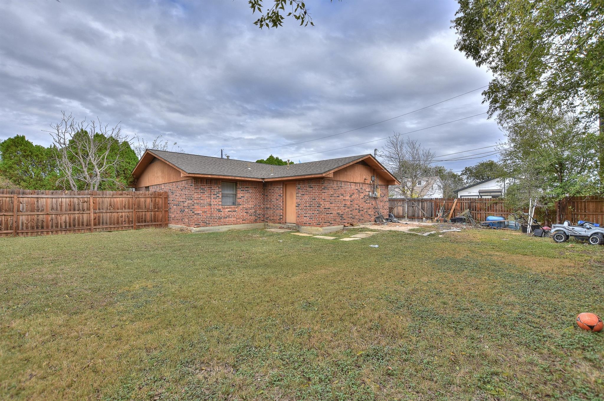 1204 Southwalk St Property Photo 18