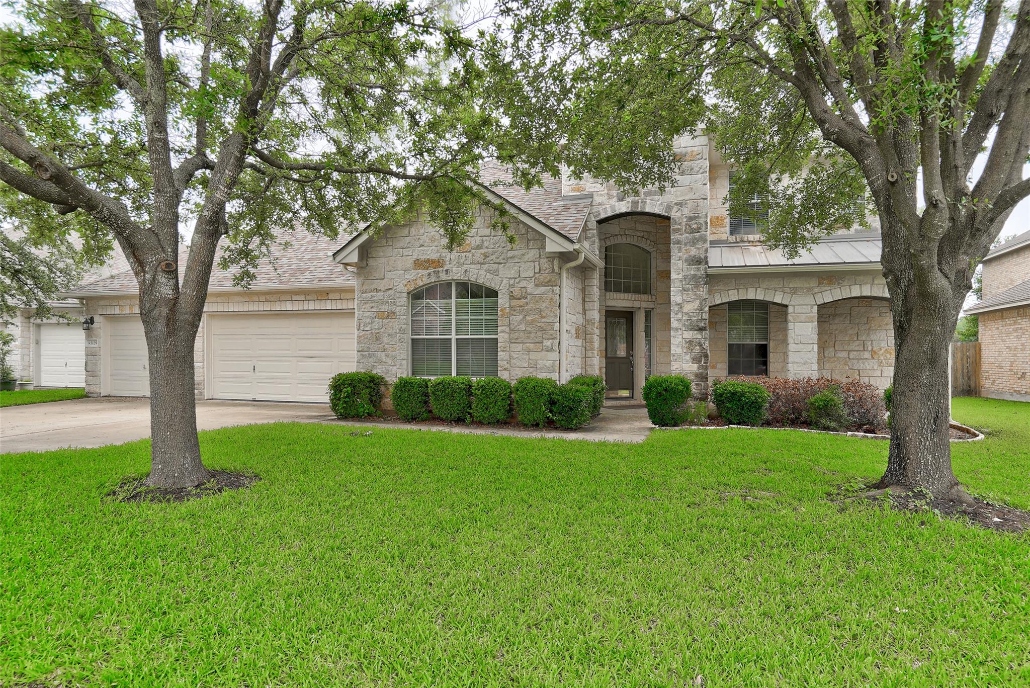 3129 Goldenoak Cir Property Photo 1