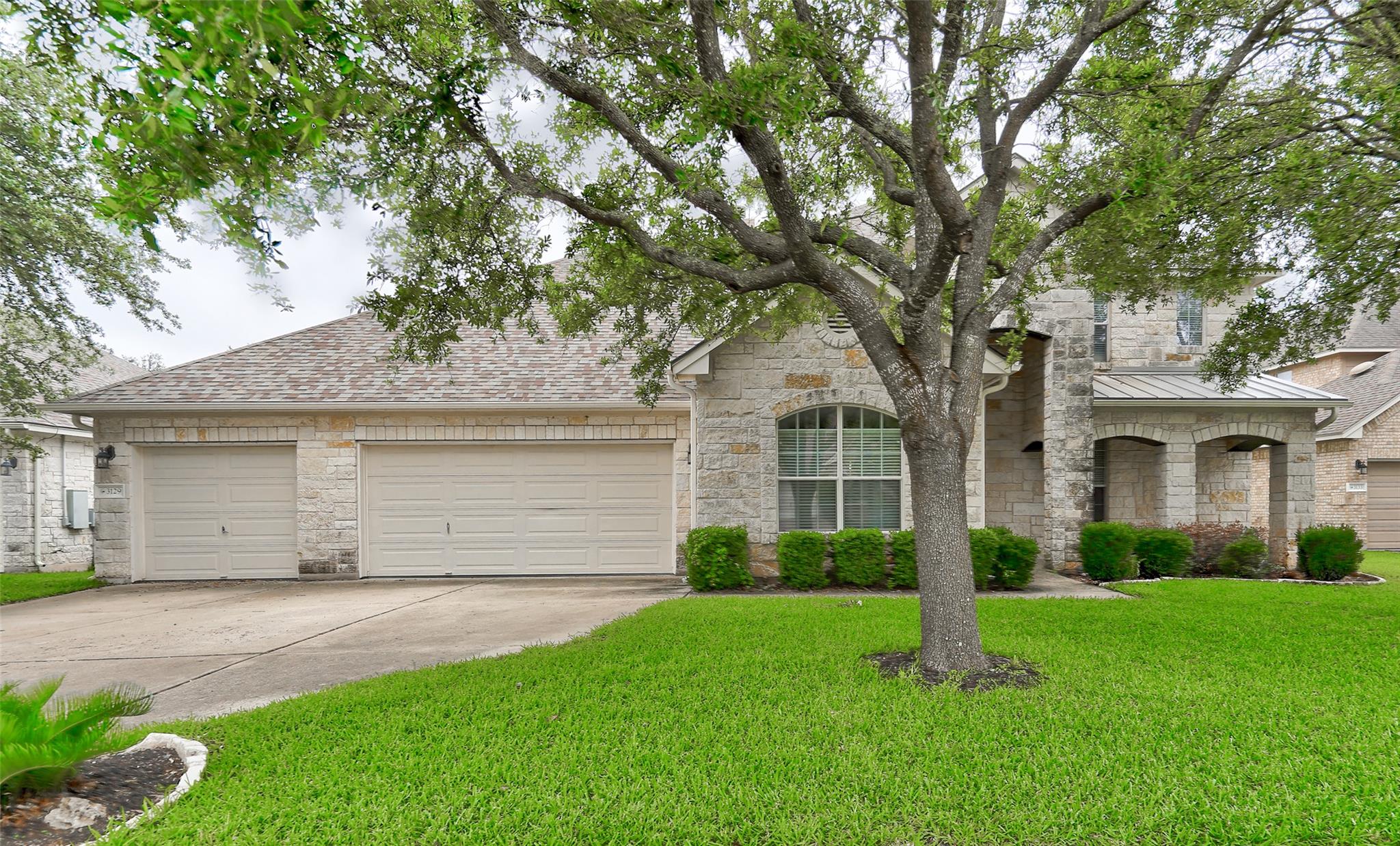 3129 Goldenoak Cir Property Photo 2