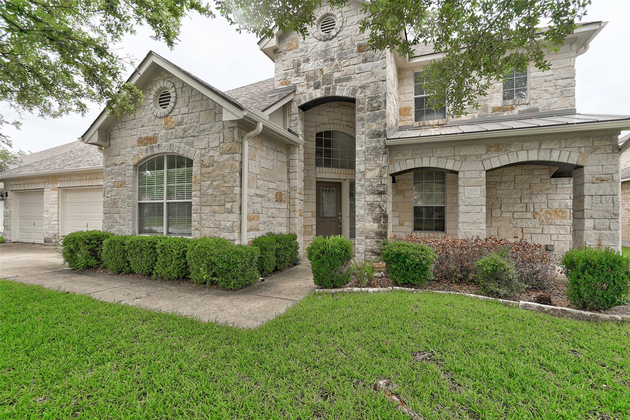 3129 Goldenoak Cir Property Photo 3