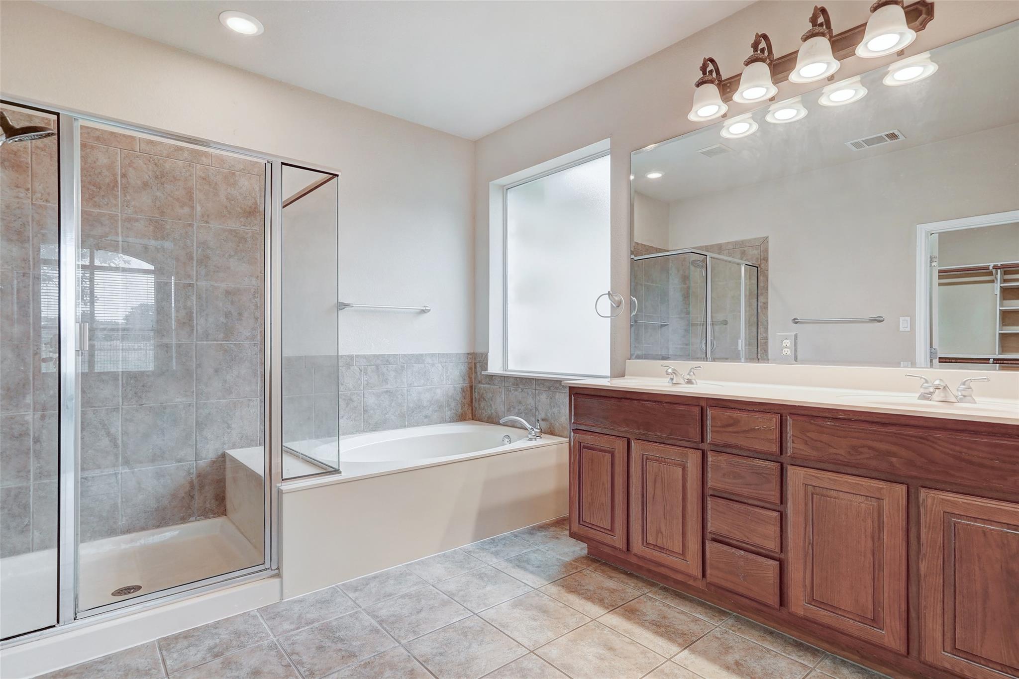 3129 Goldenoak Cir Property Photo 15