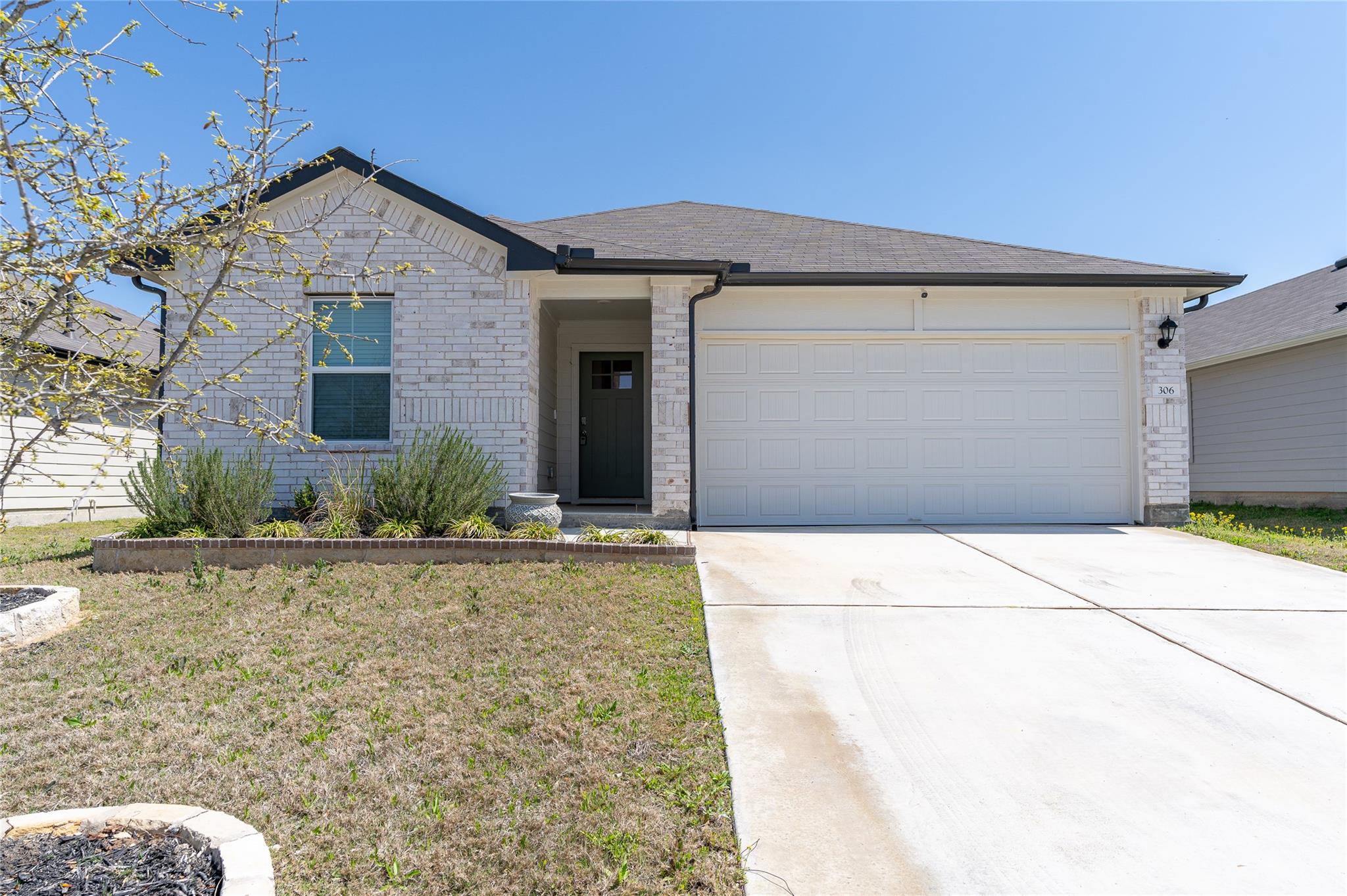 306 Addison Pl Property Photo