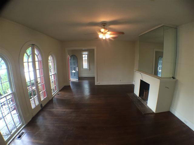2813 Salado St Property Photo 2
