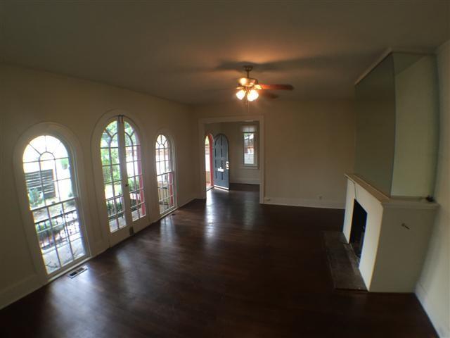 2813 Salado St Property Photo 4