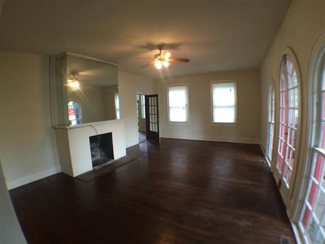 2813 Salado St Property Photo 6