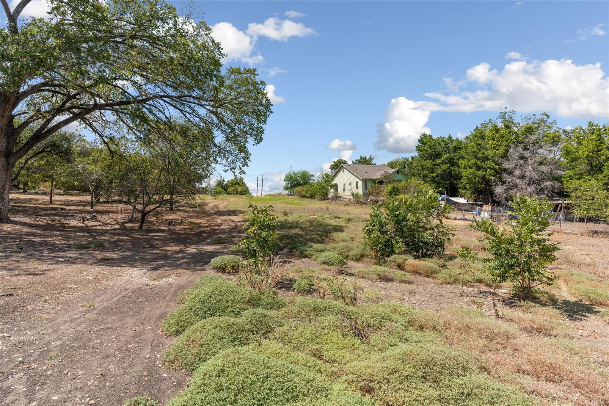 2404 Thrasher Ln Property Photo 5