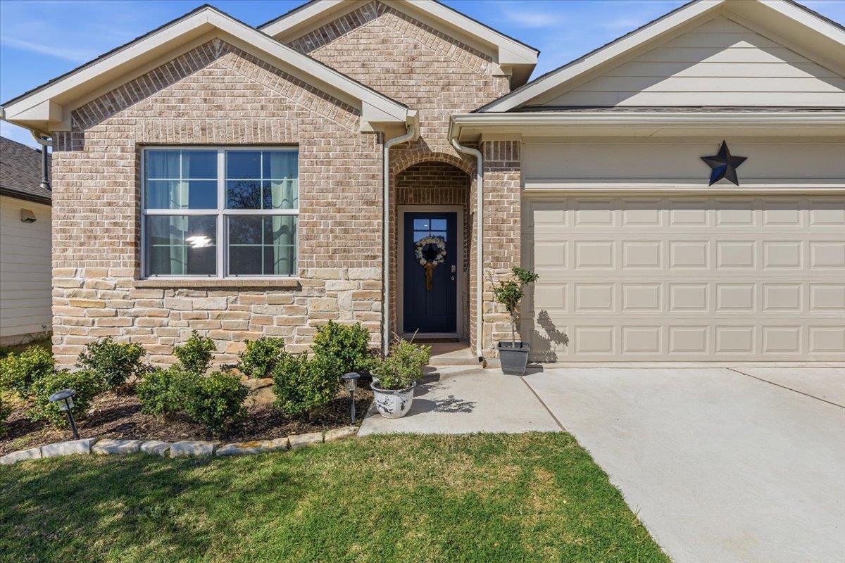 112 Rainmaker Cv Property Photo 3