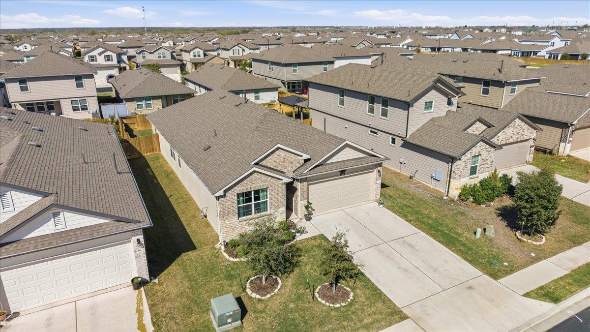 112 Rainmaker Cv Property Photo 4