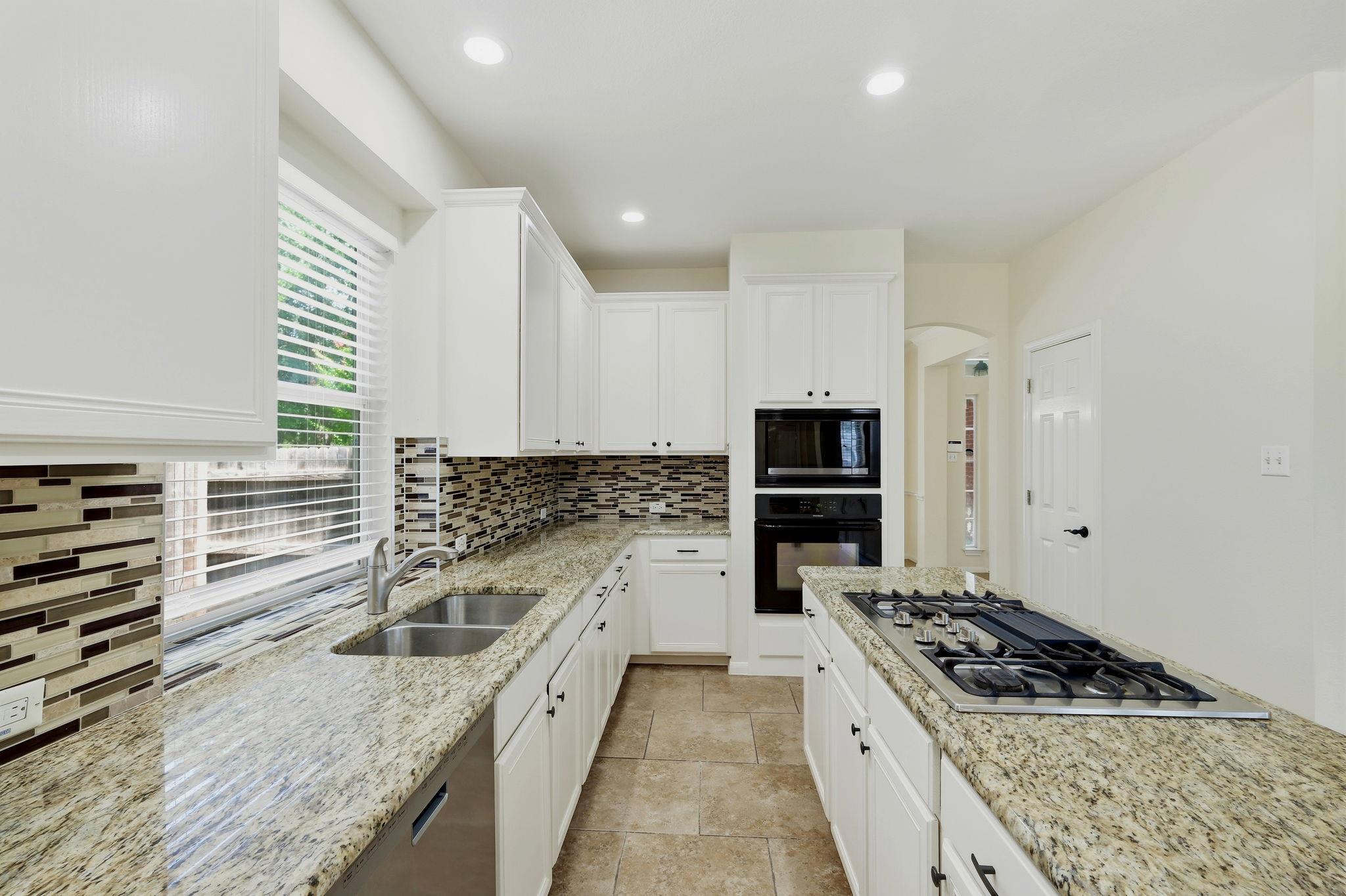 2033 Creole Dr Property Photo 4