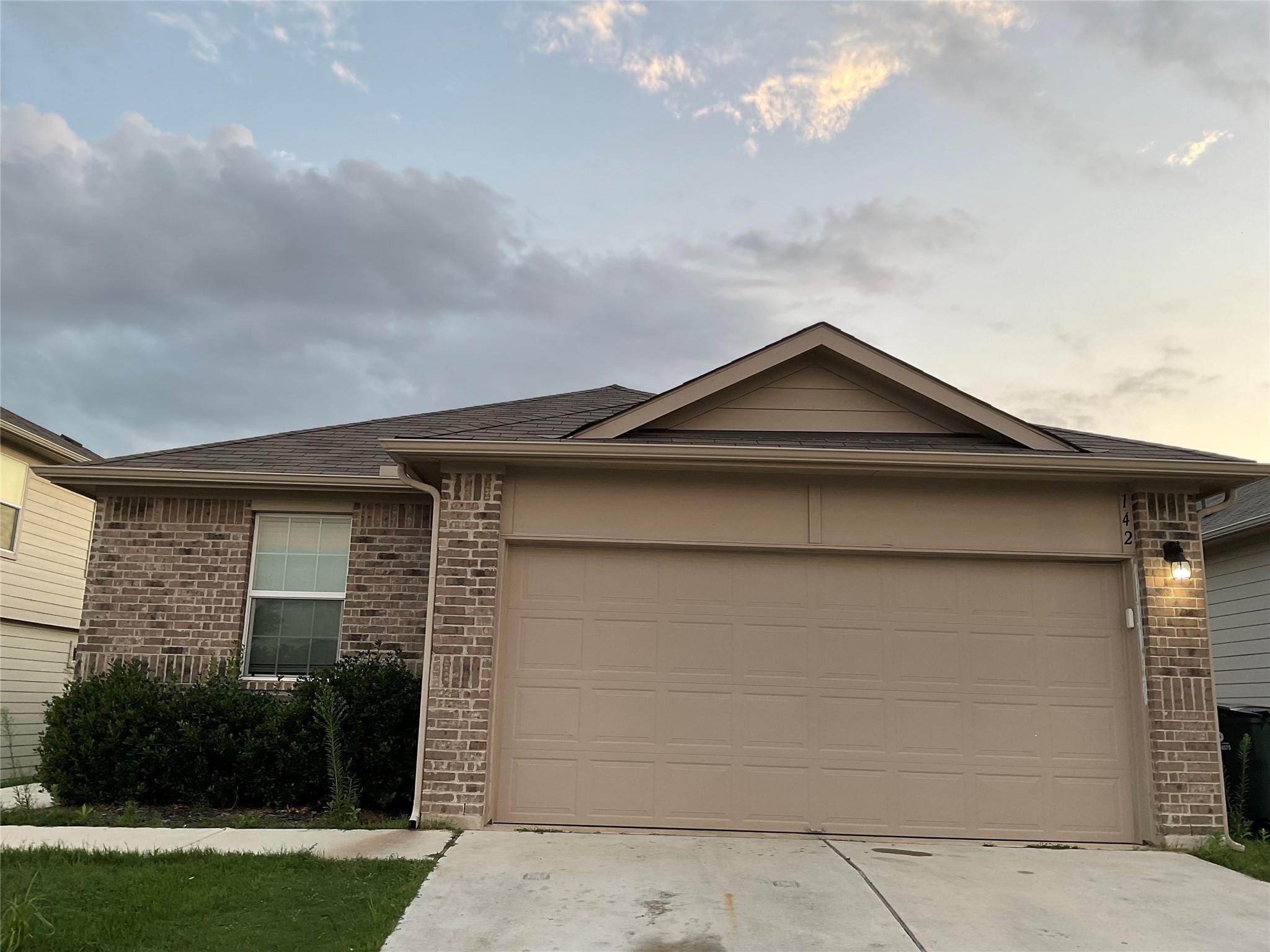 142 Jubilee Dr Property Photo 1