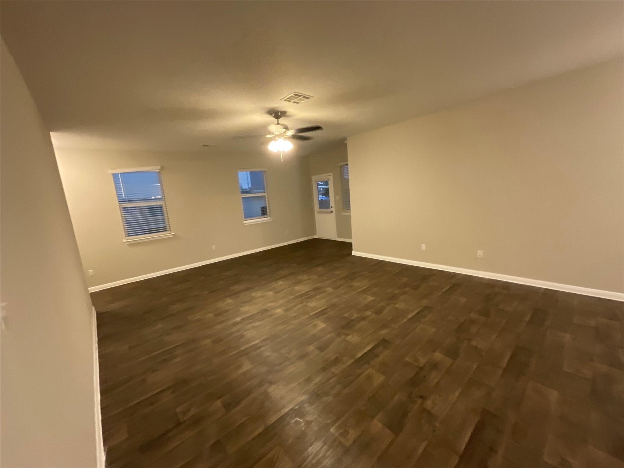 142 Jubilee Dr Property Photo 4