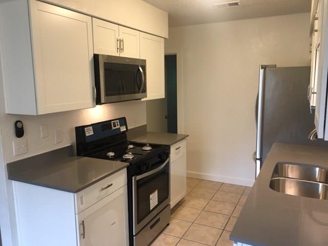 10400 Little Pebble Dr #b Property Photo 2