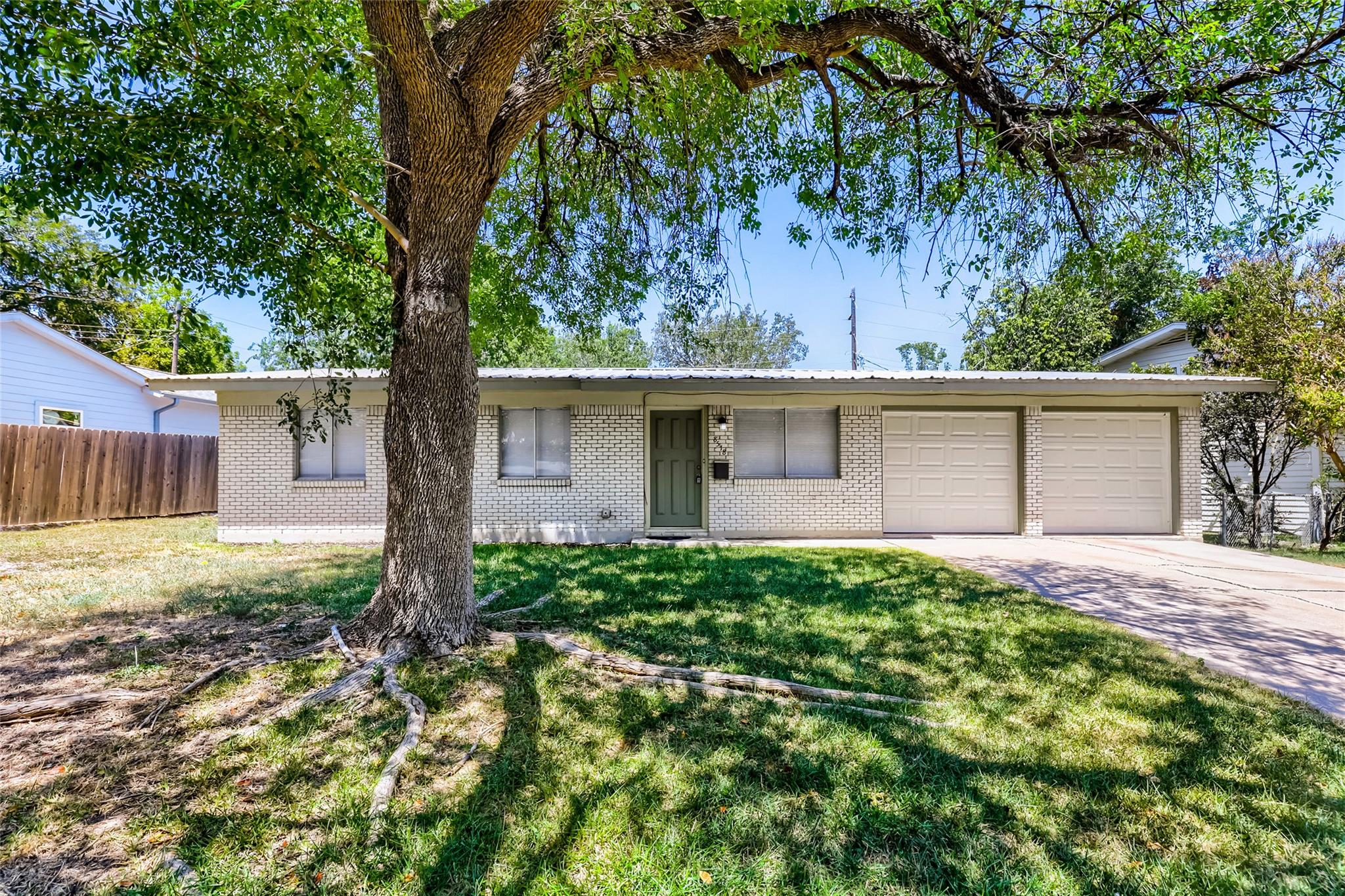 8518 Brookfield Dr Property Photo 1