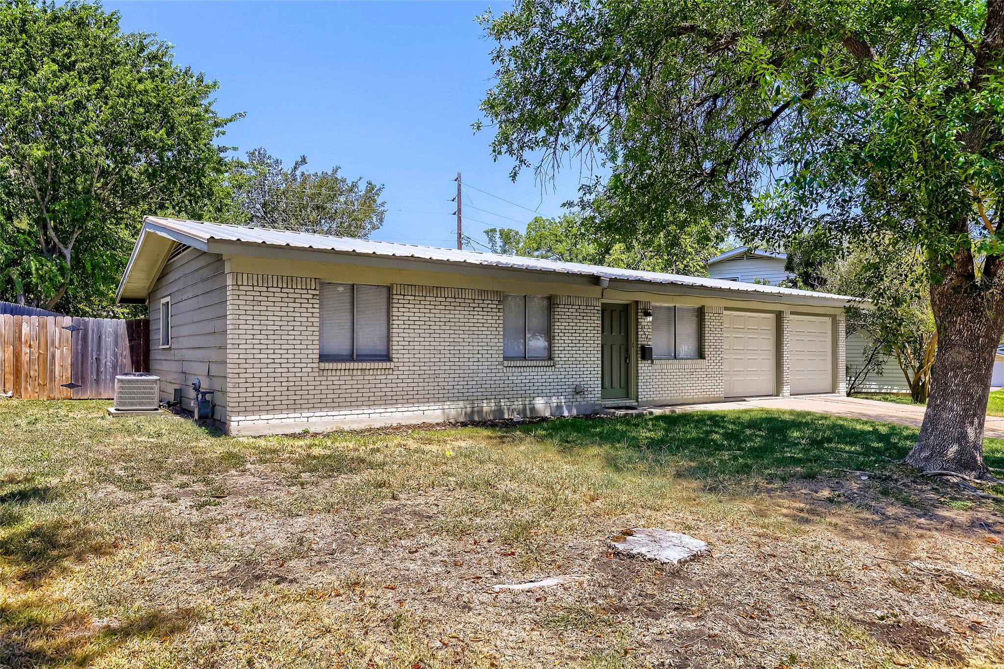 8518 Brookfield Dr Property Photo 2