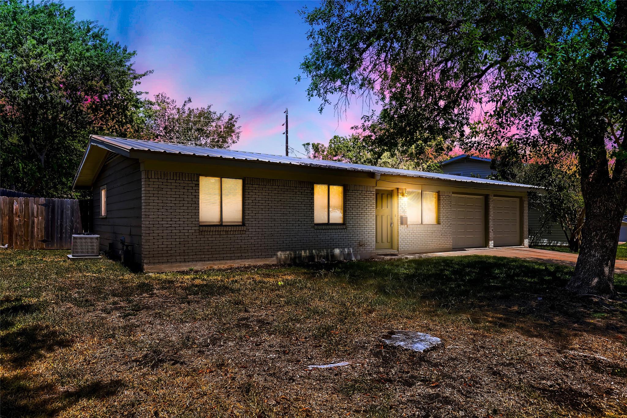 8518 Brookfield Dr Property Photo 3