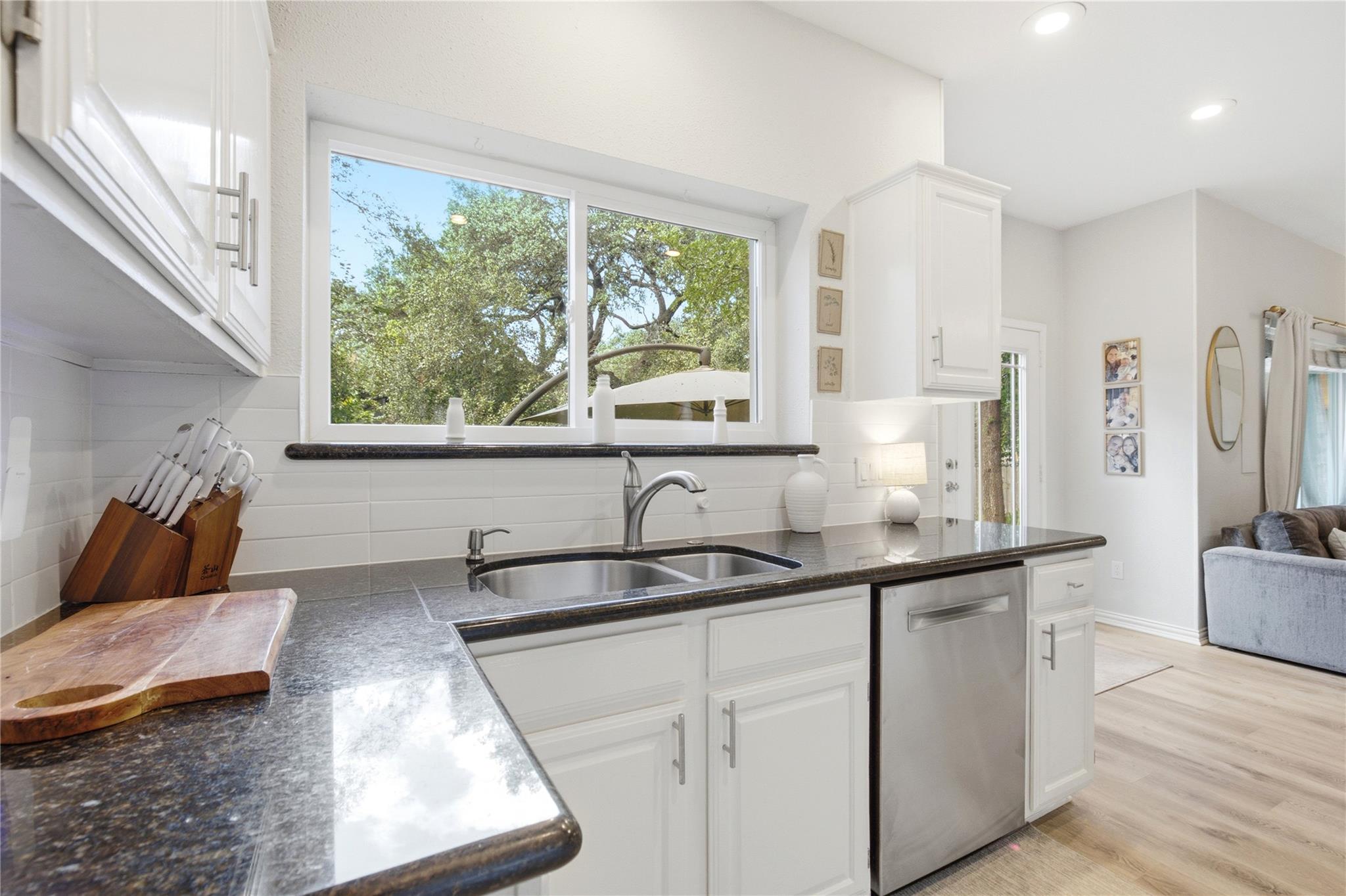 6500 Walebridge Ln Property Photo 17