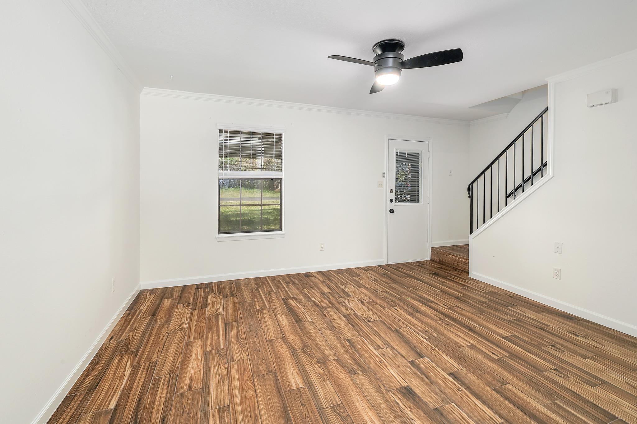 204 Northwest Dr #f Property Photo 9