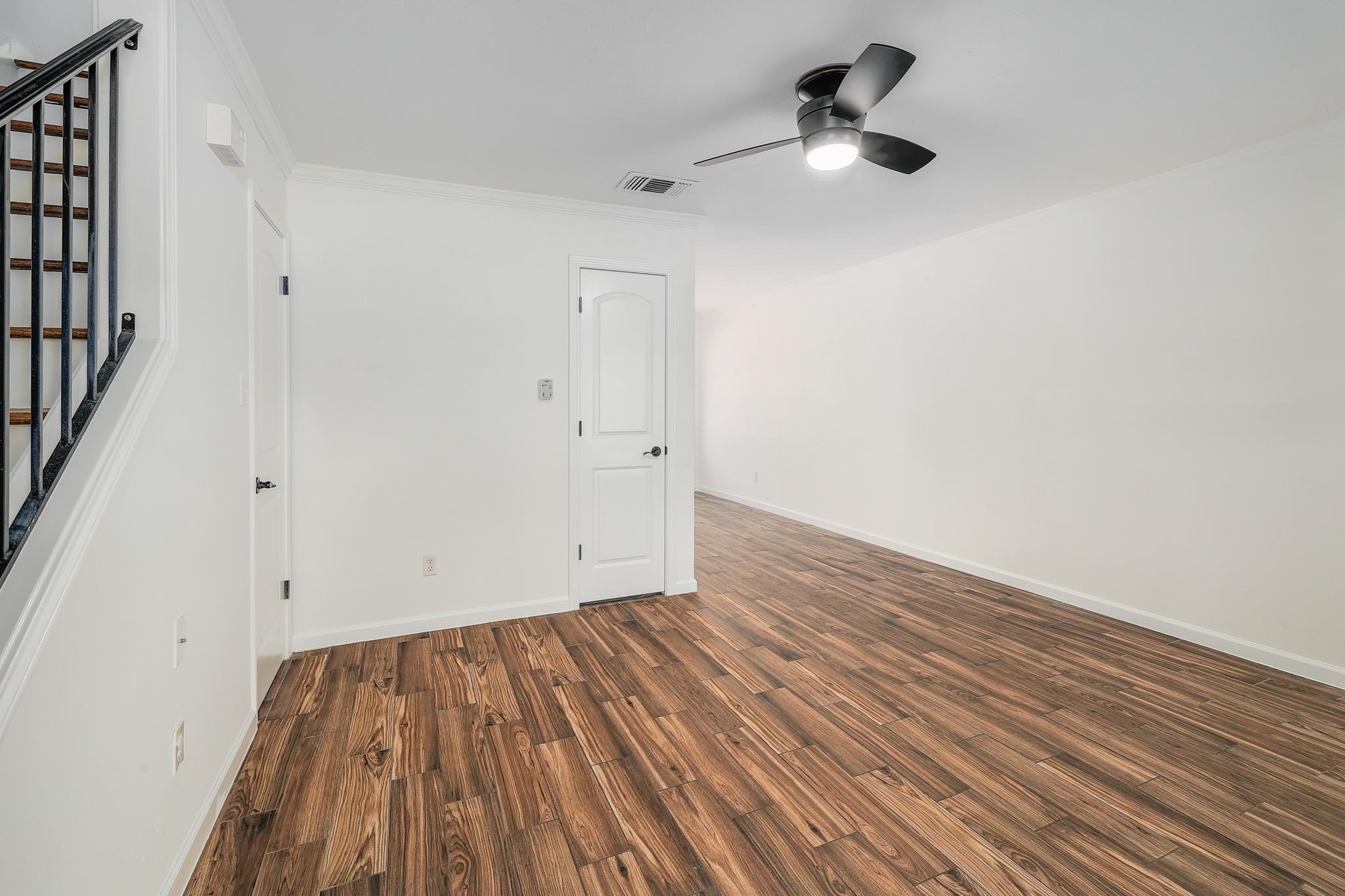 204 Northwest Dr #f Property Photo 15