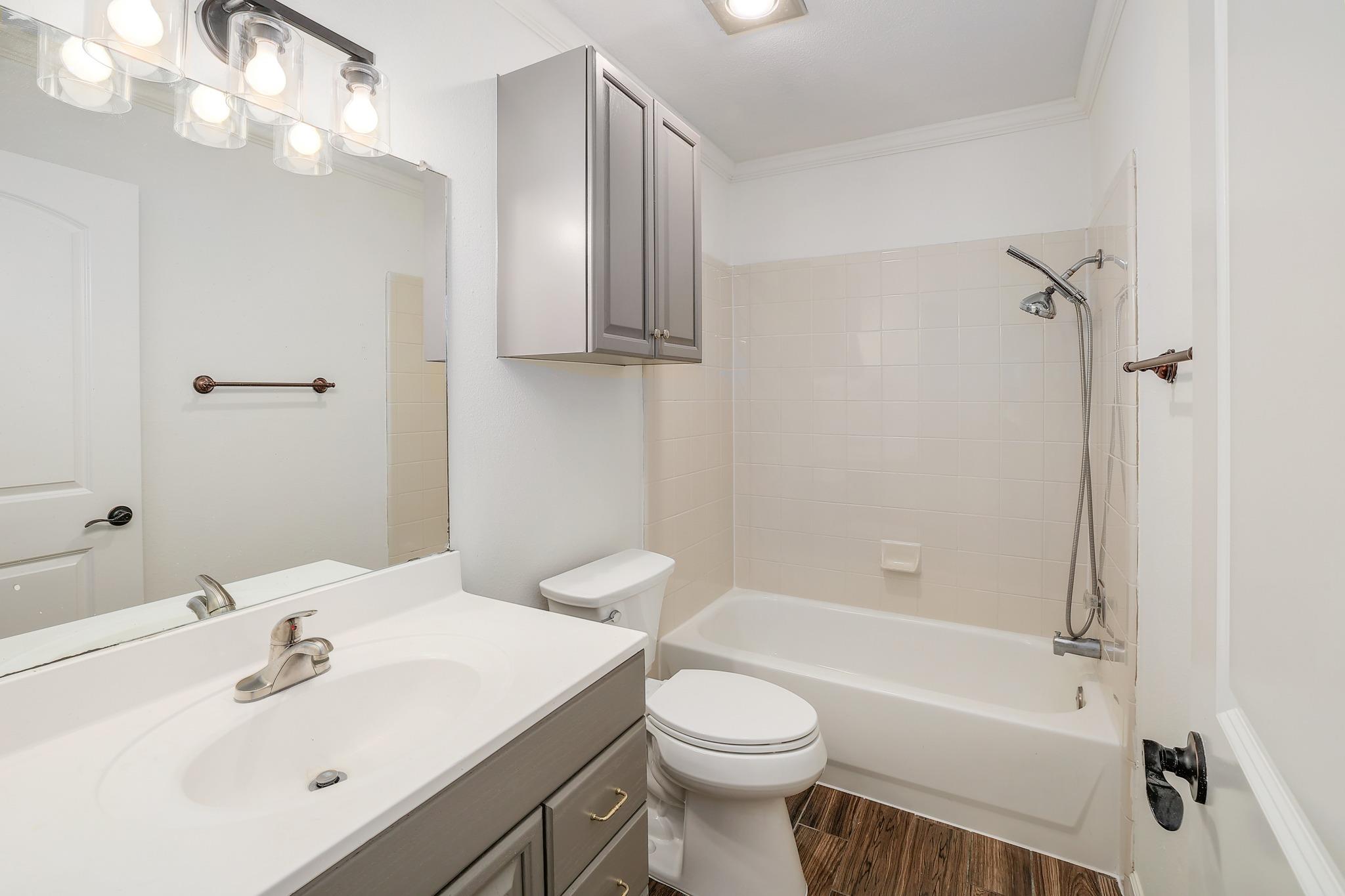 204 Northwest Dr #f Property Photo 18