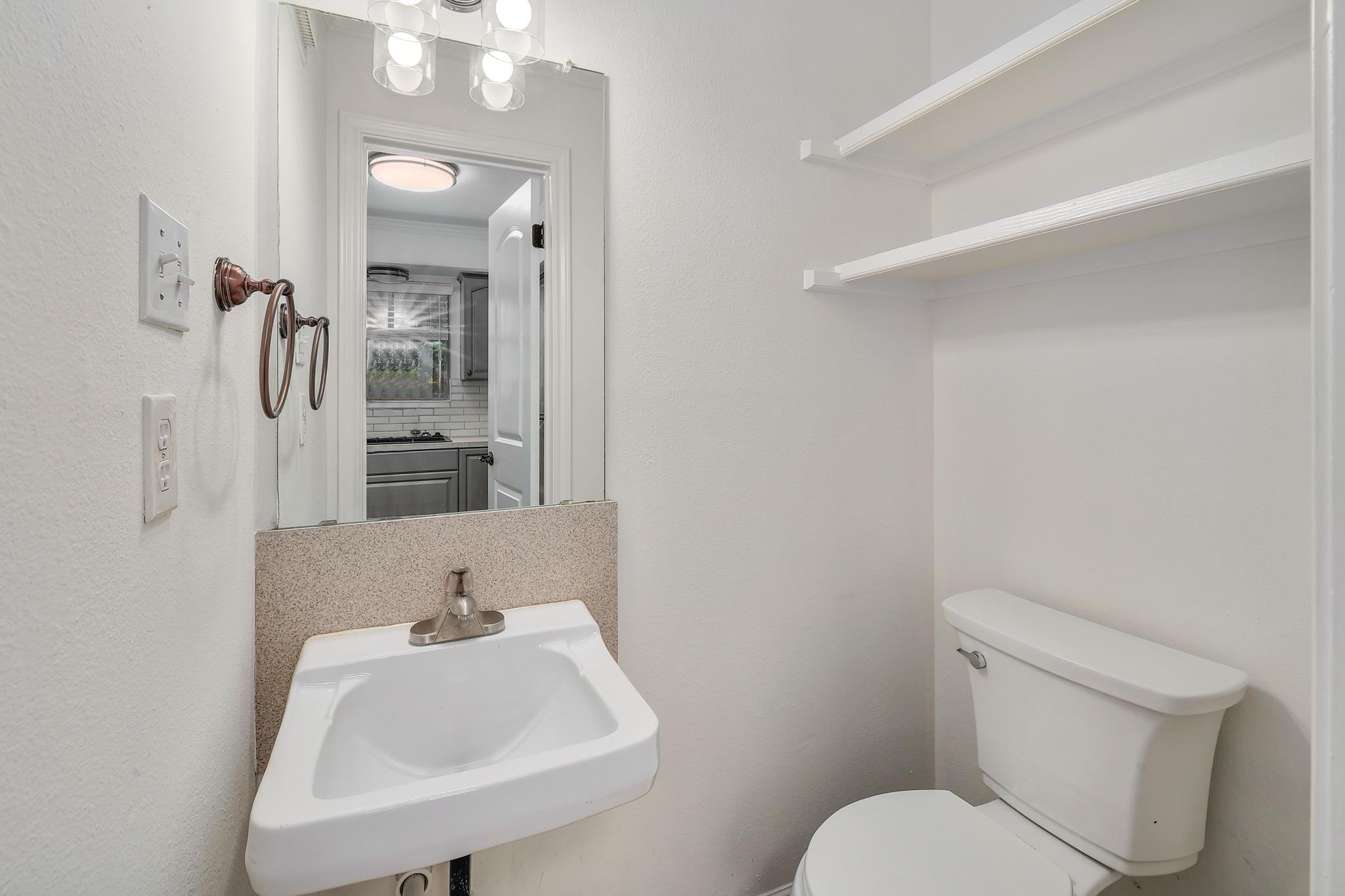 204 Northwest Dr #f Property Photo 19