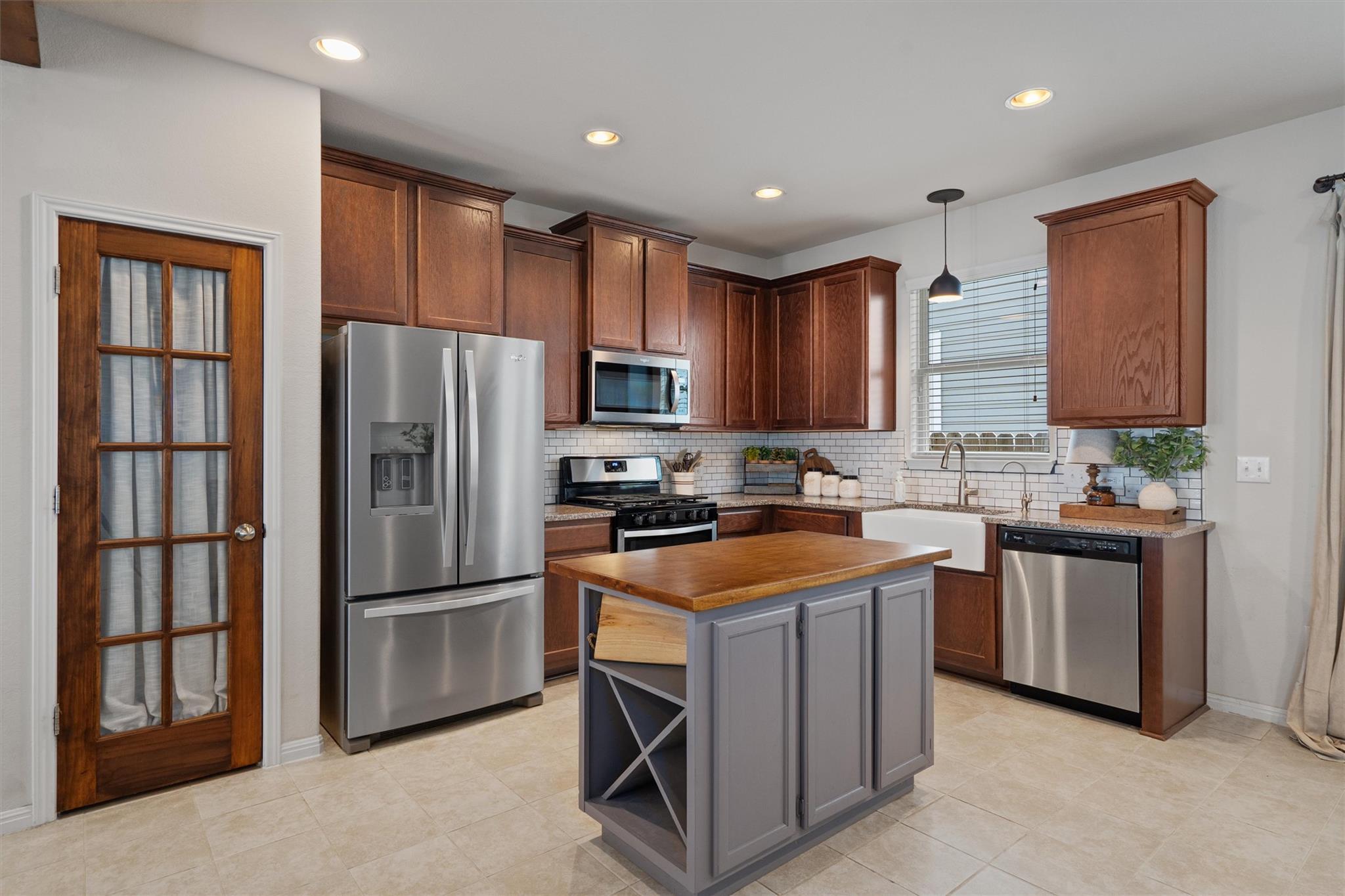 168 Pearl Way Property Photo