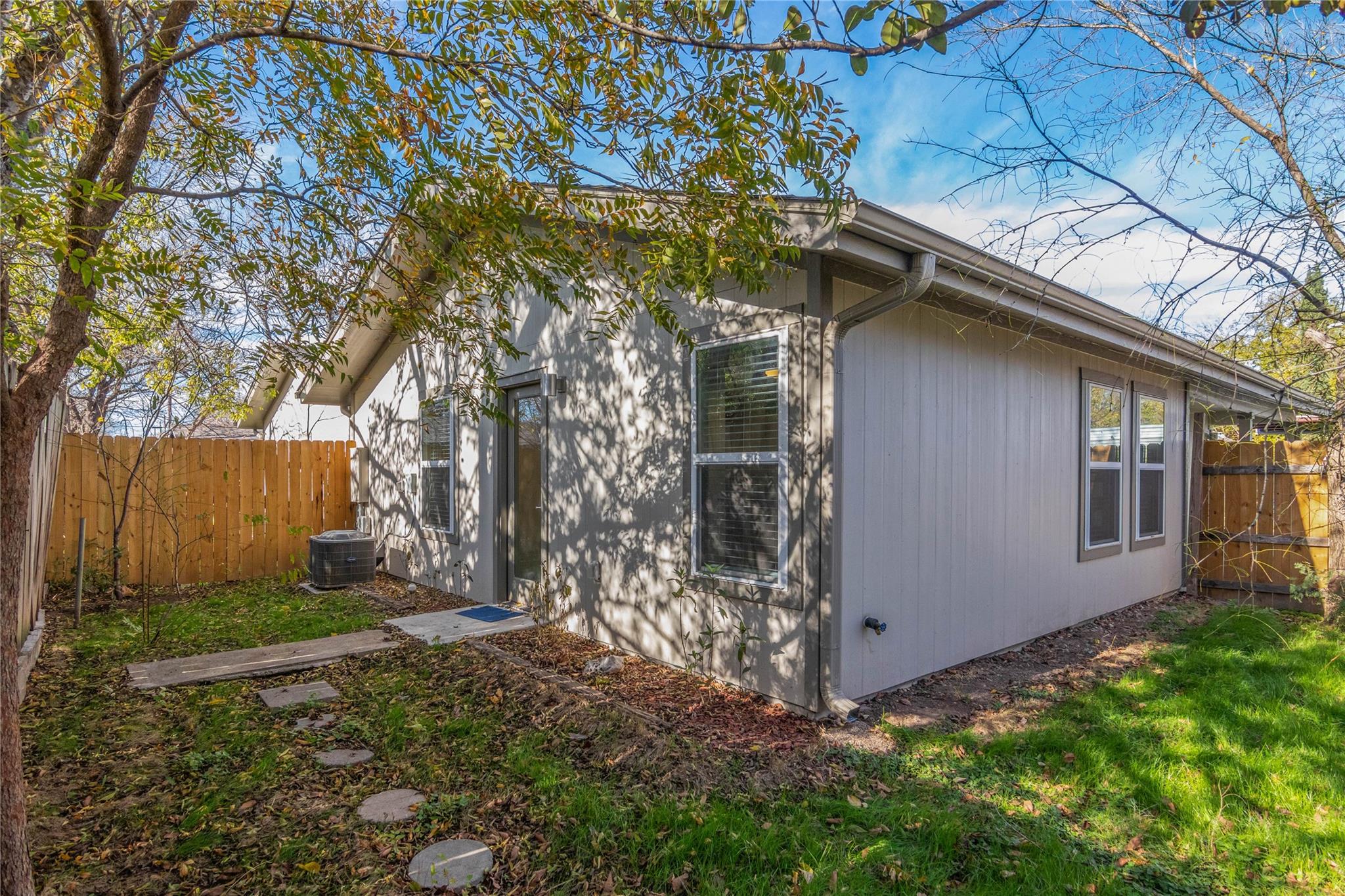 6211 Walker Ln Property Photo