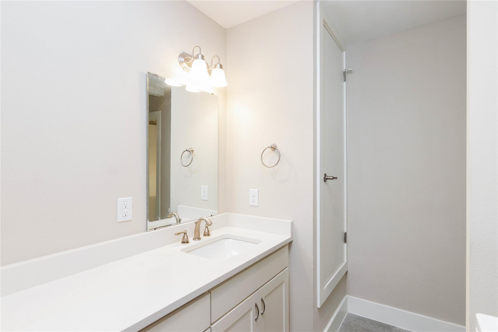 6211 Walker Ln Property Photo 5