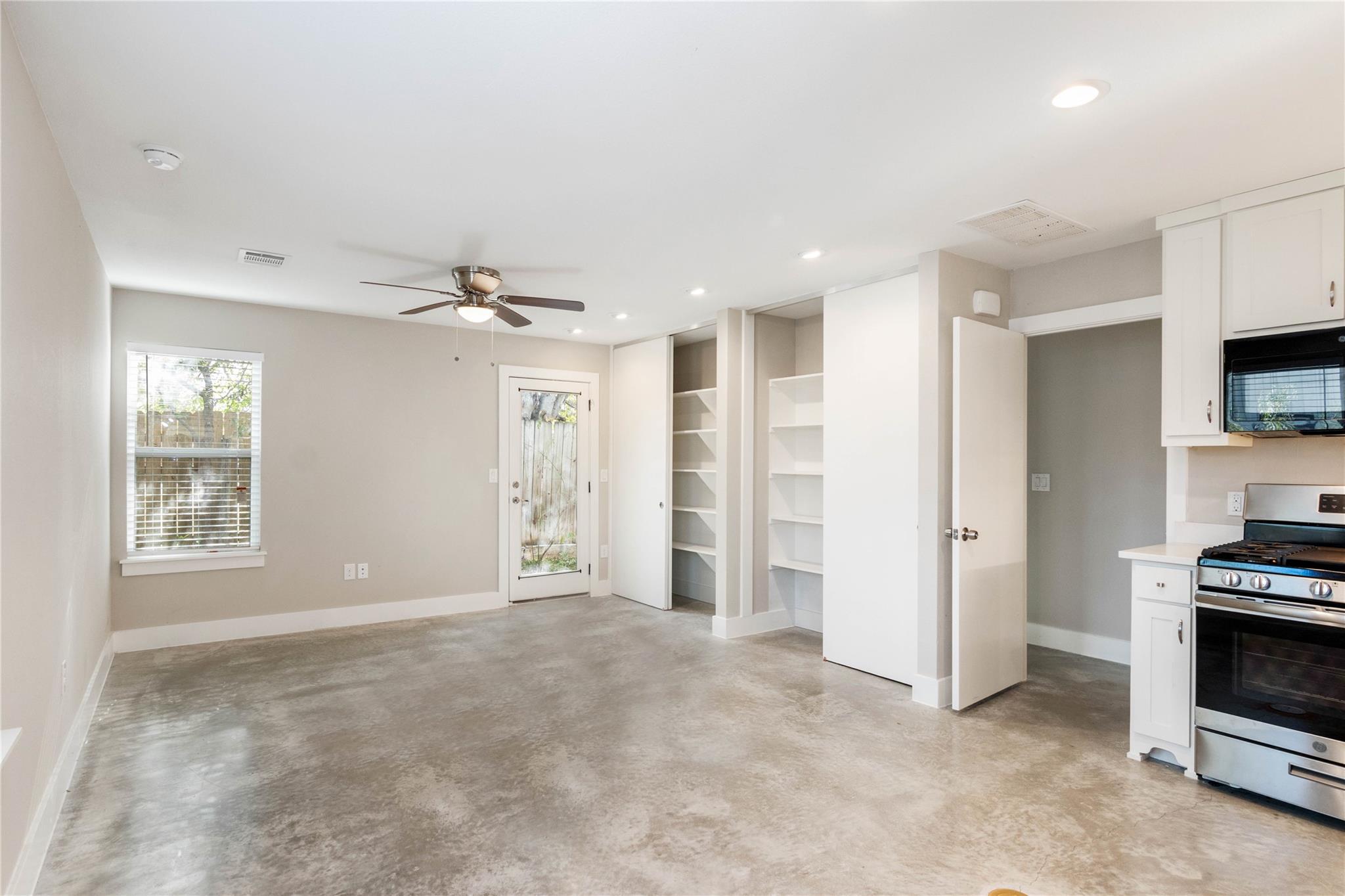 6211 Walker Ln Property Photo 14