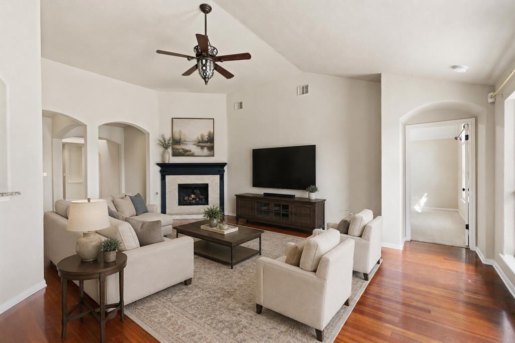 725 Botany Bay Cir Property Photo 2