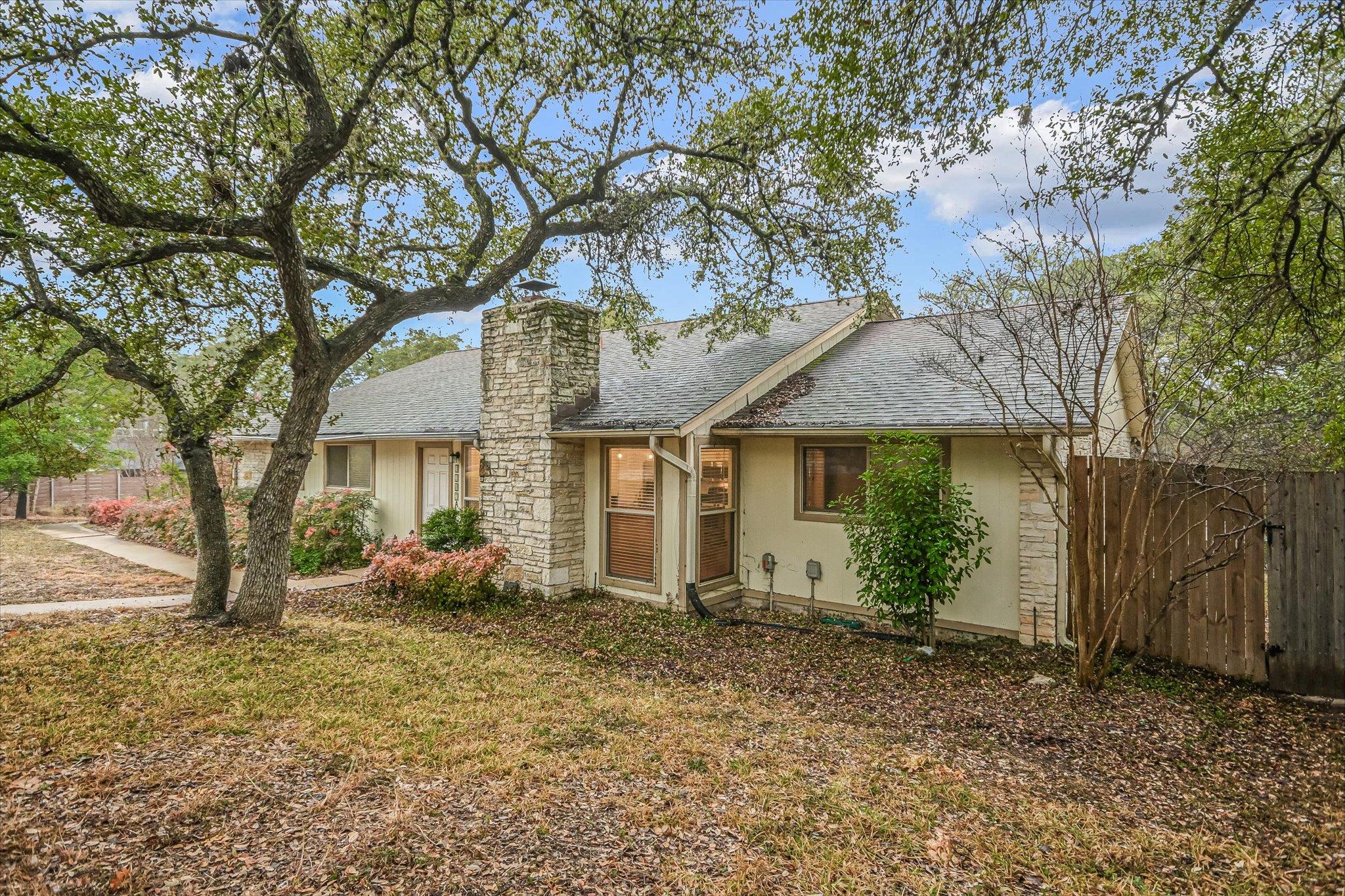 3207 Eanes Cir #b Property Photo 2