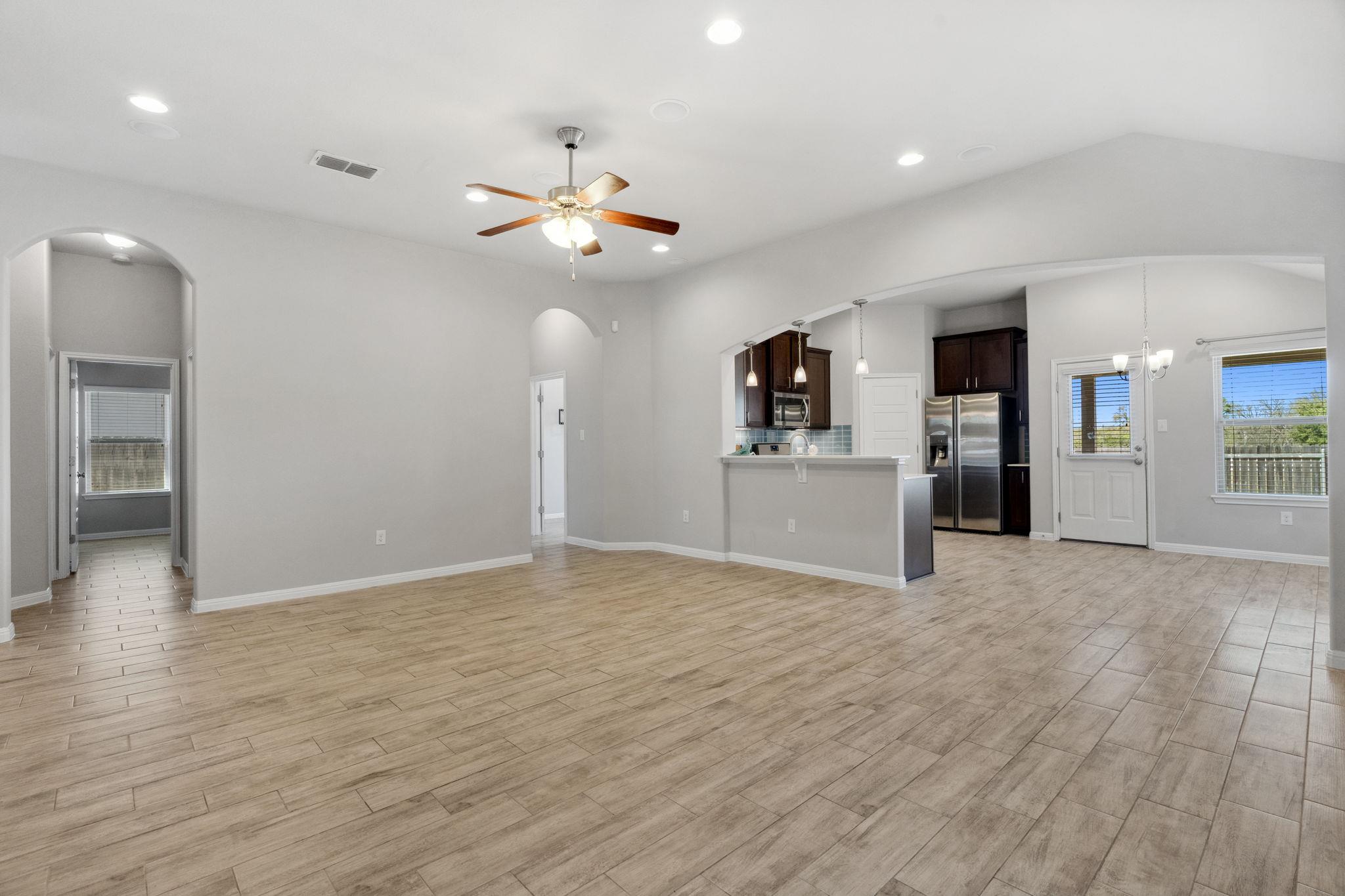 1912 Garretts Way Property Photo 5
