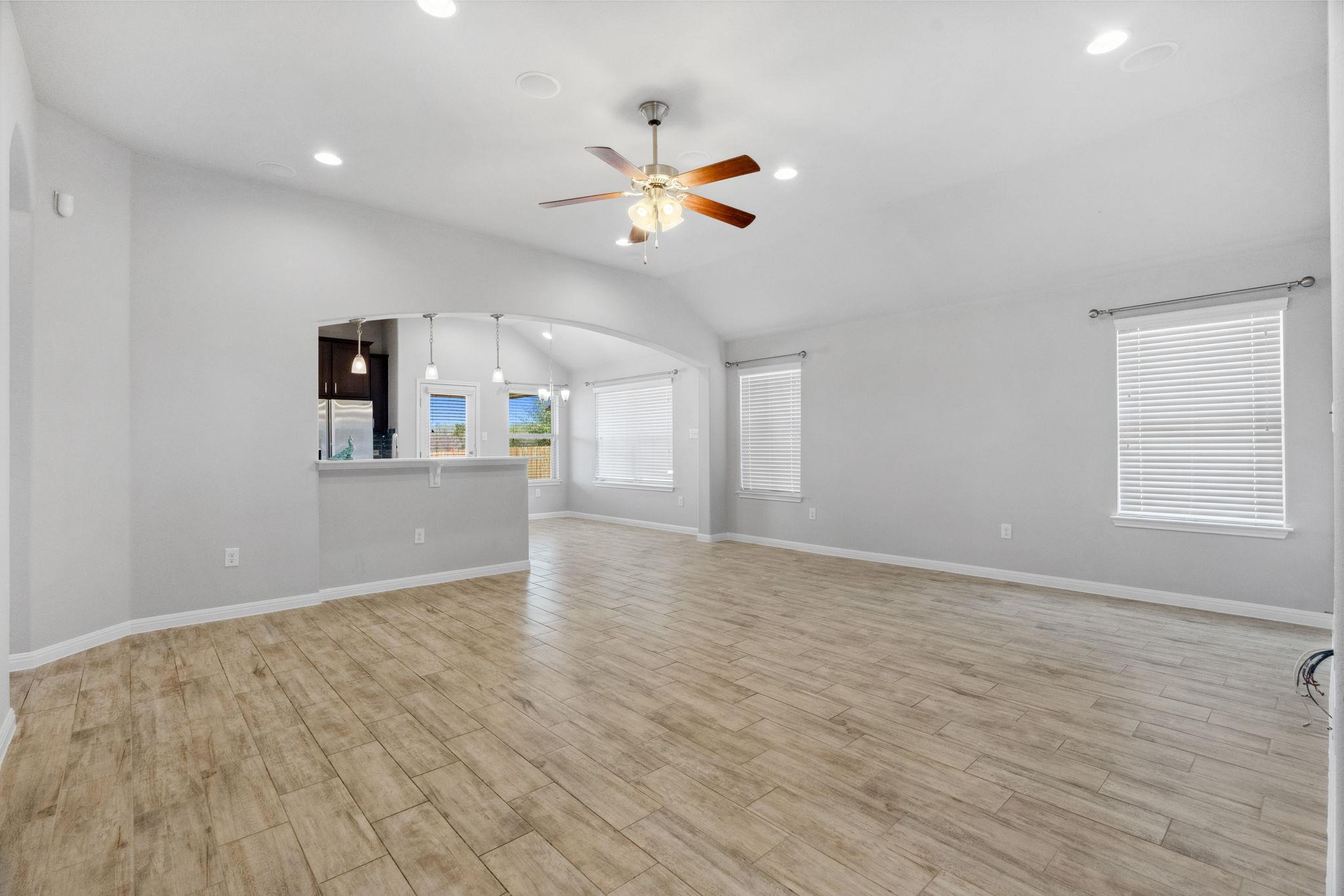 1912 Garretts Way Property Photo 6